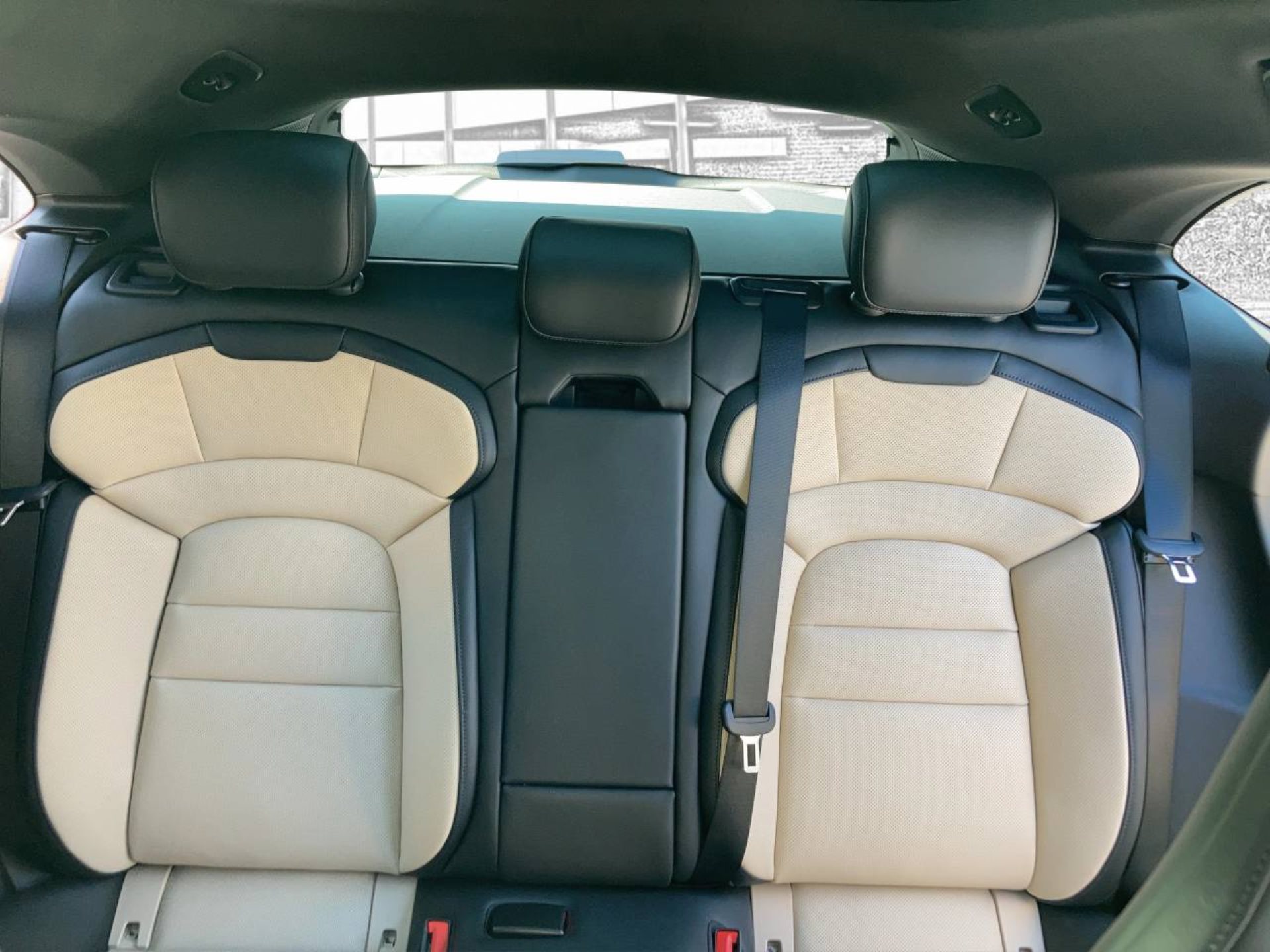 PORSCHE Taycan 4S Cross Turismo-image-20