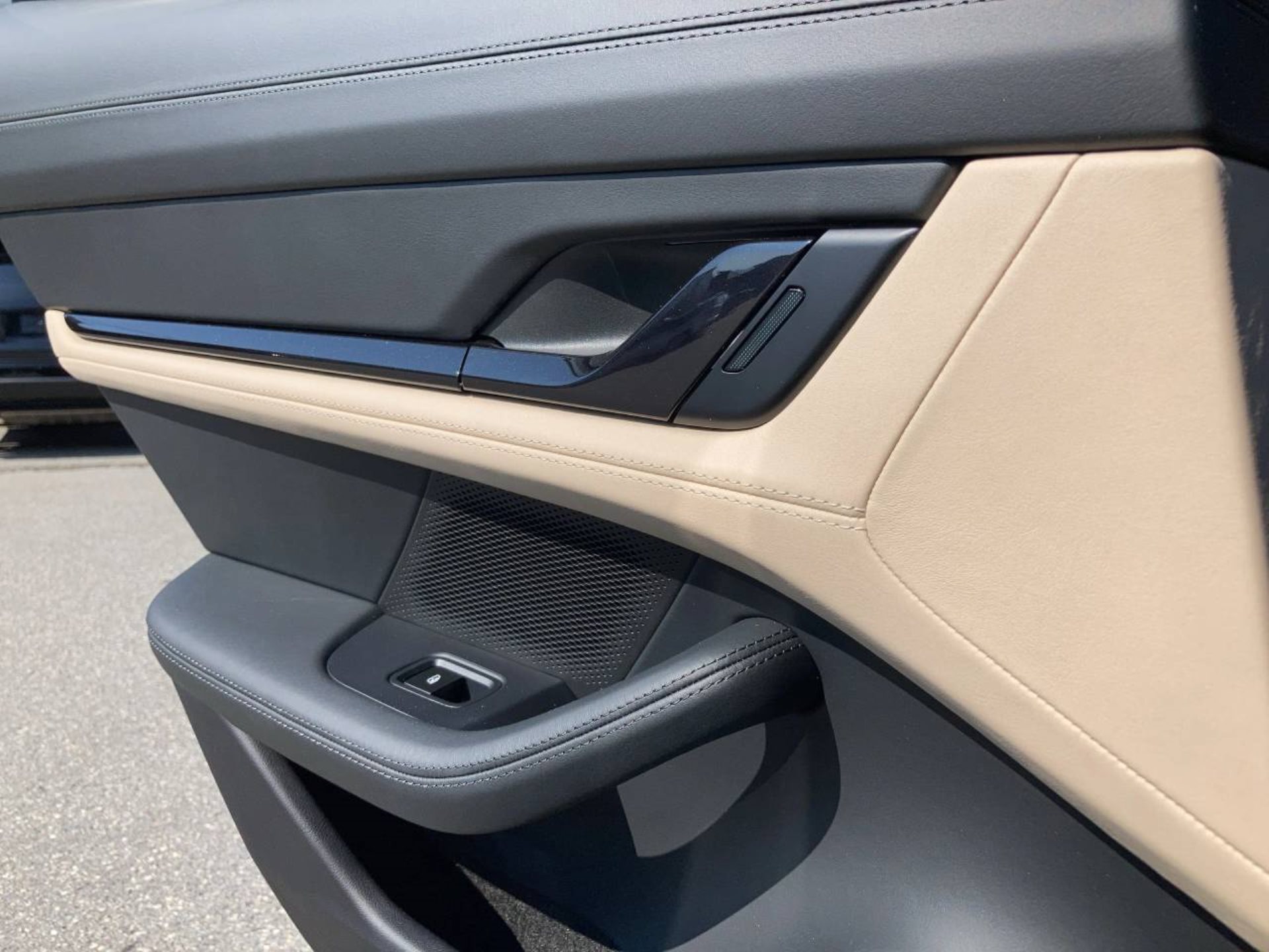 PORSCHE Taycan 4S Cross Turismo-image-18