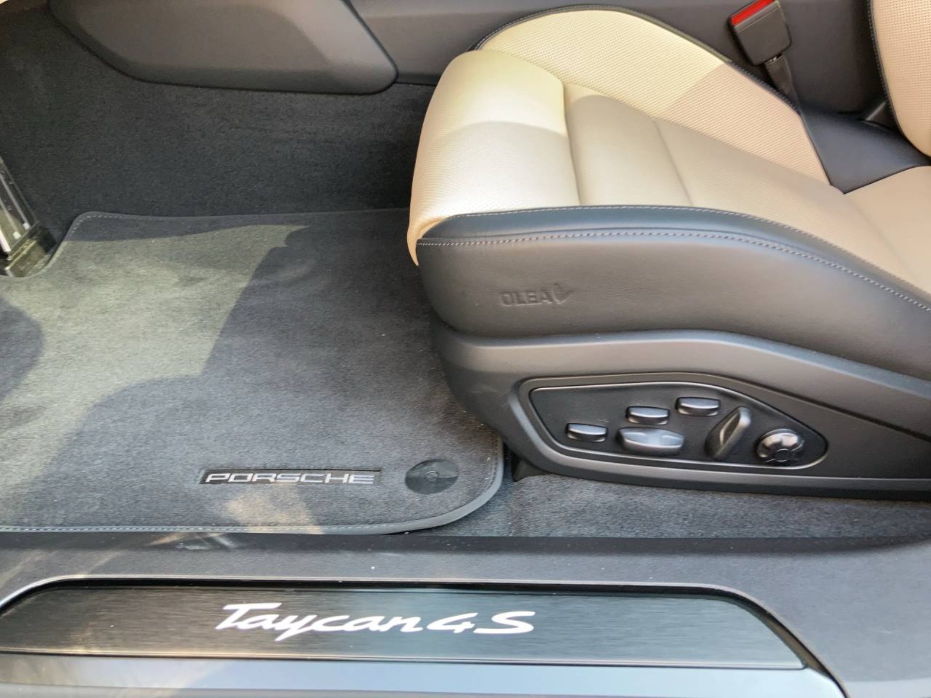 PORSCHE Taycan 4S Cross Turismo-image-19