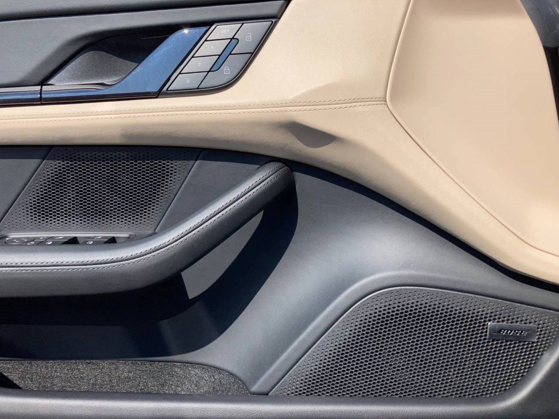 PORSCHE Taycan 4S Cross Turismo-image-17