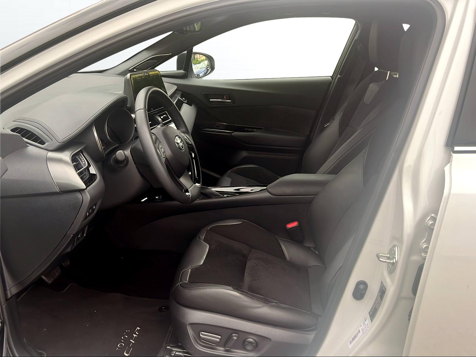 TOYOTA C-HR 2.0 VVTi HSD Move-image-3