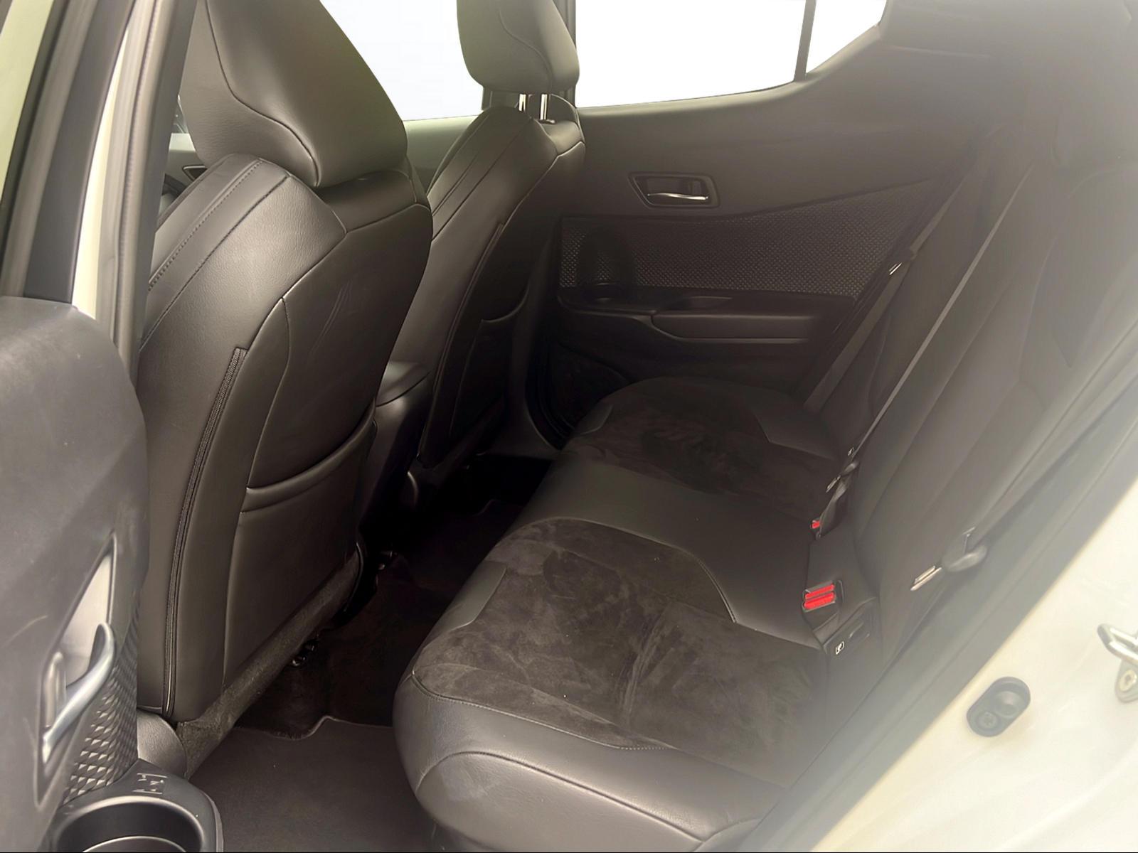 TOYOTA C-HR 2.0 VVTi HSD Move-image-4