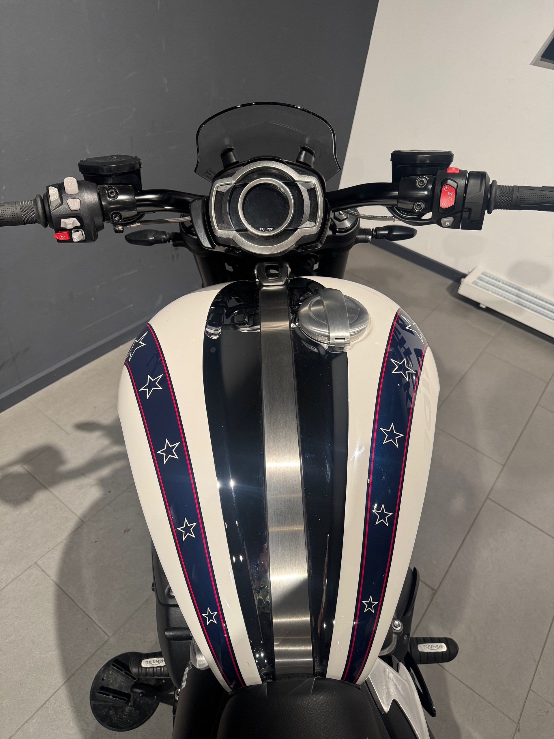 TRIUMPH Rocket 3 R Storm Evel Knievel Lacksatz-image-6