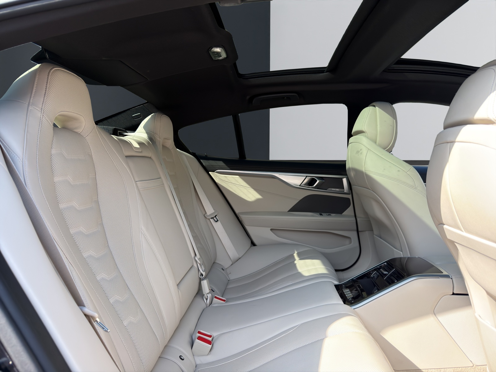 BMW 840i xDrive Gran Coupé-image-14
