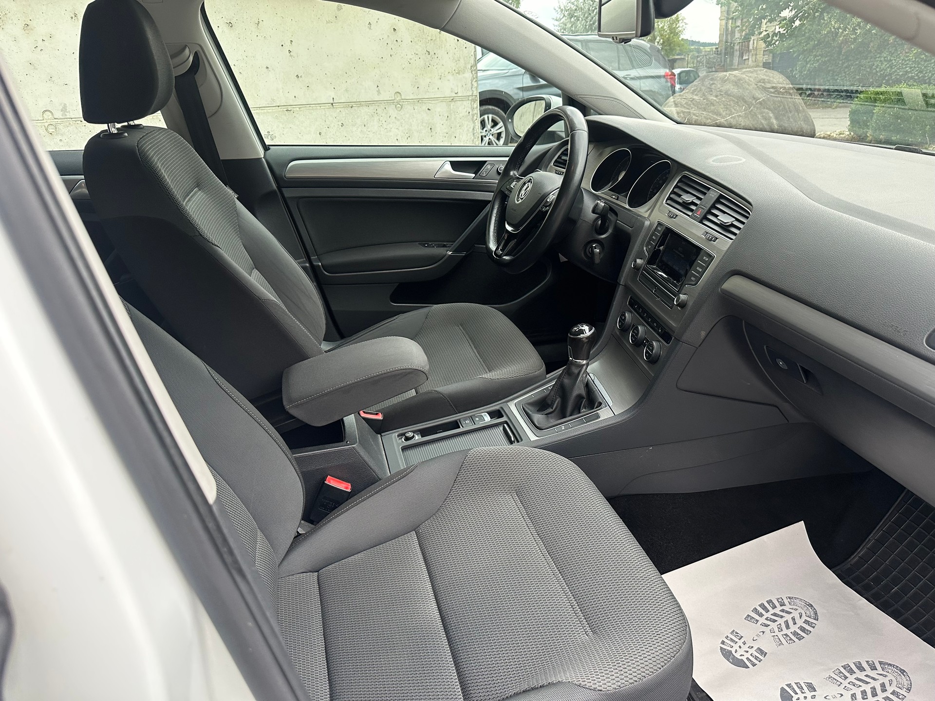 VW Golf Variant 1.4 TSI 65th Edition-image-8