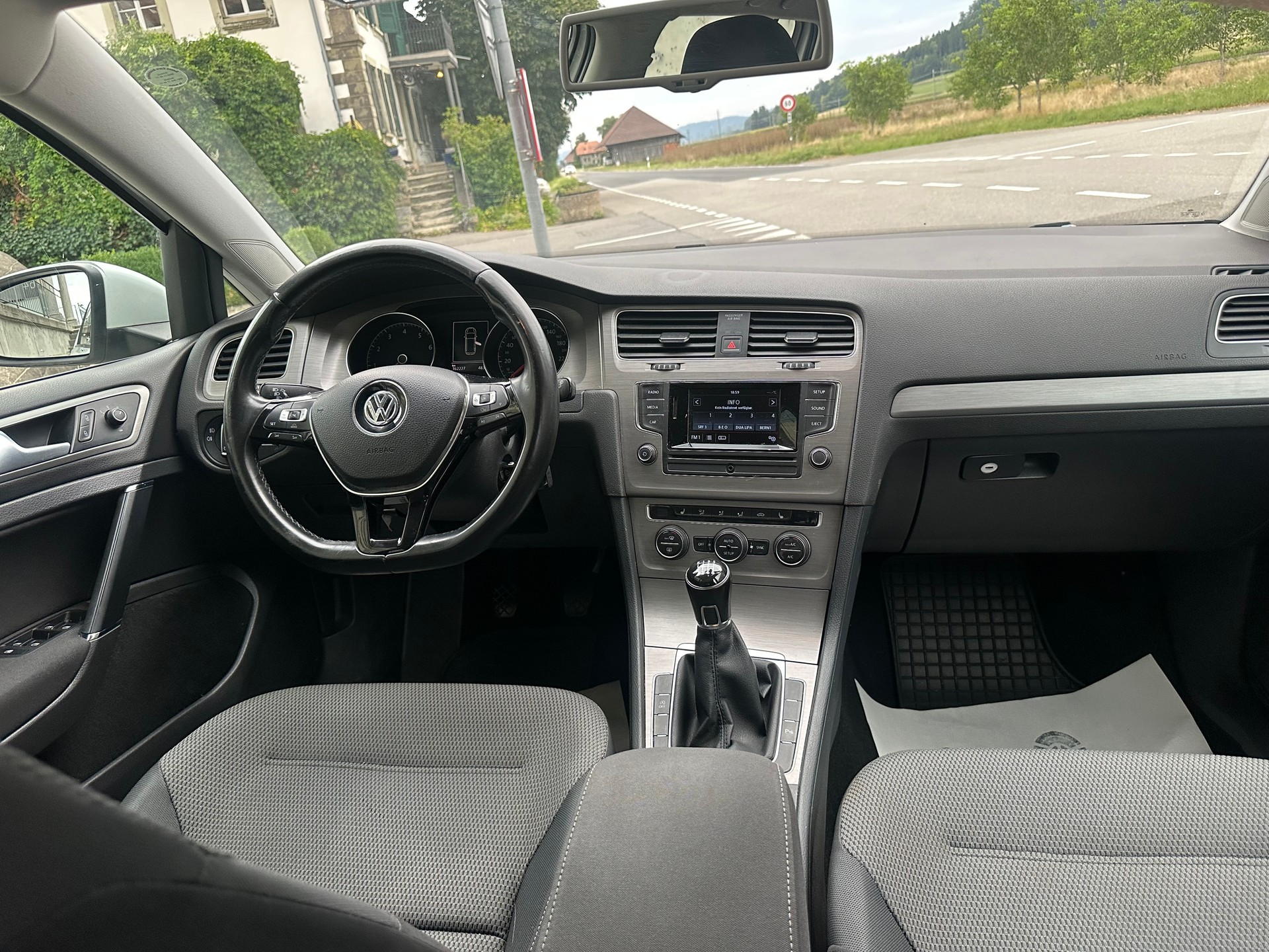 VW Golf Variant 1.4 TSI 65th Edition-image-10