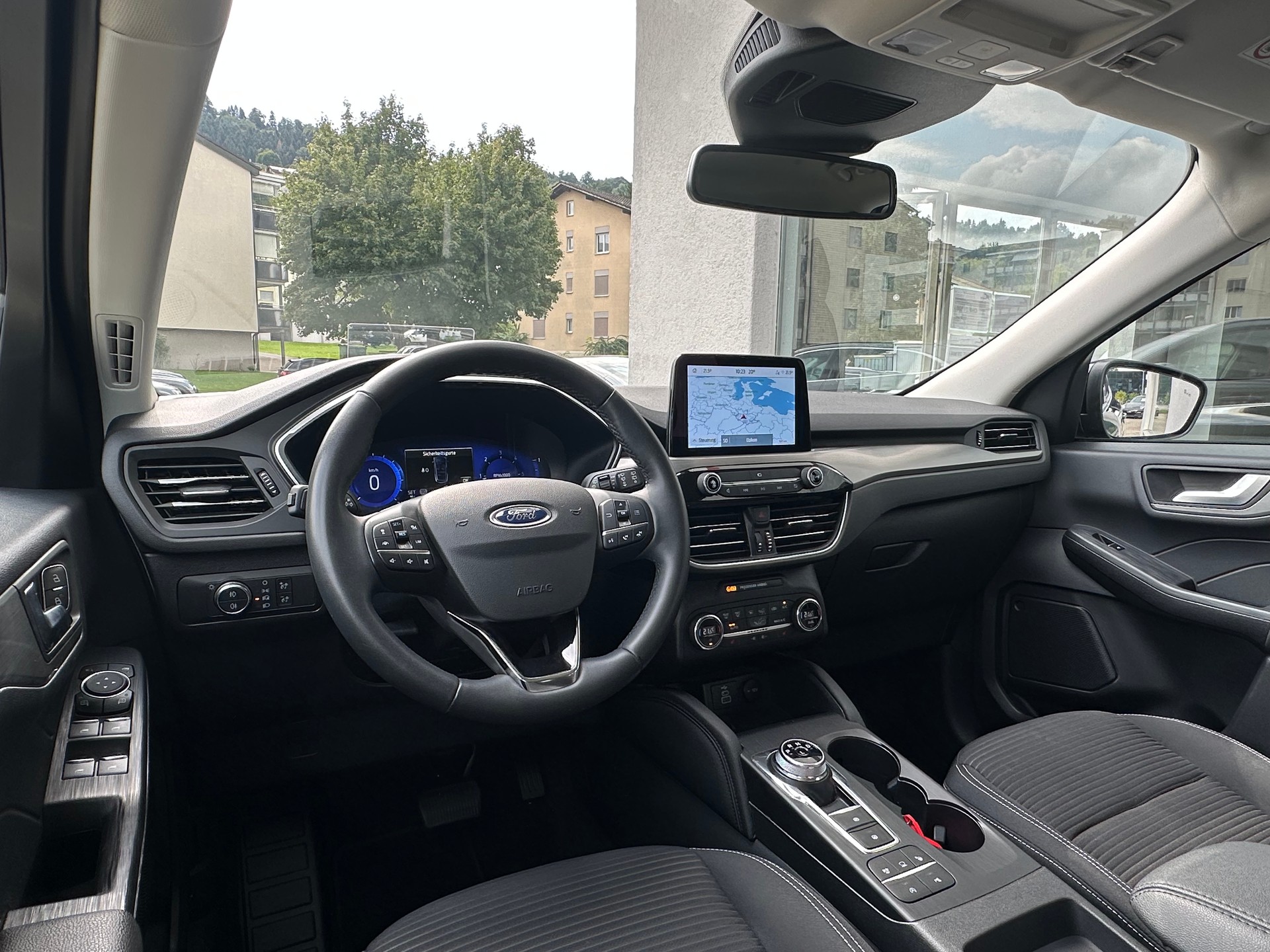 FORD Kuga 2.0 TDCi EcoBlue Titanium 4WD-image-8