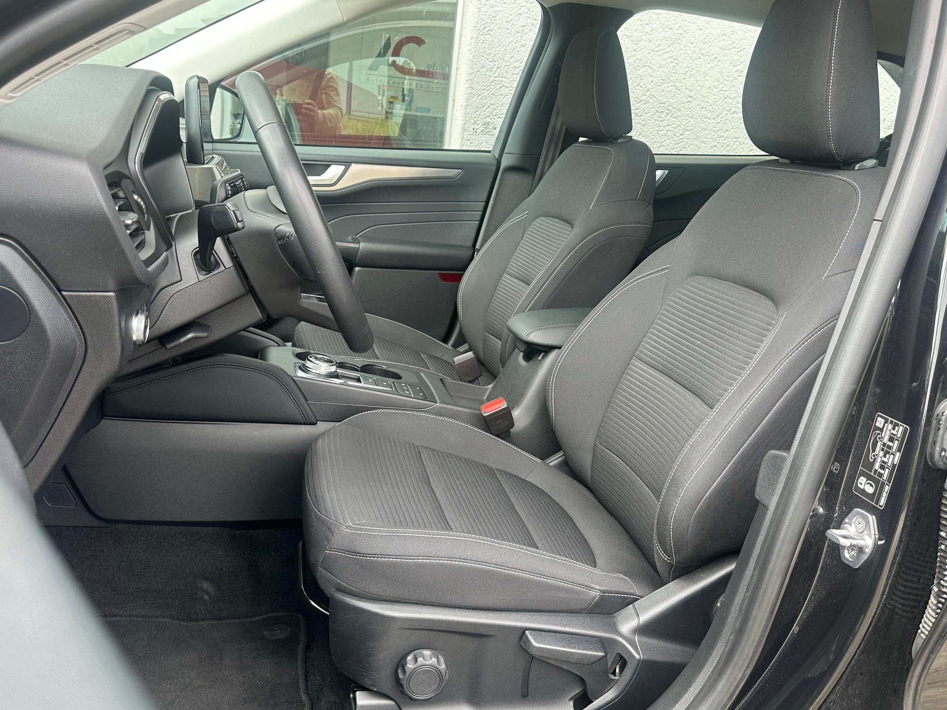 FORD Kuga 2.0 TDCi EcoBlue Titanium 4WD-image-6