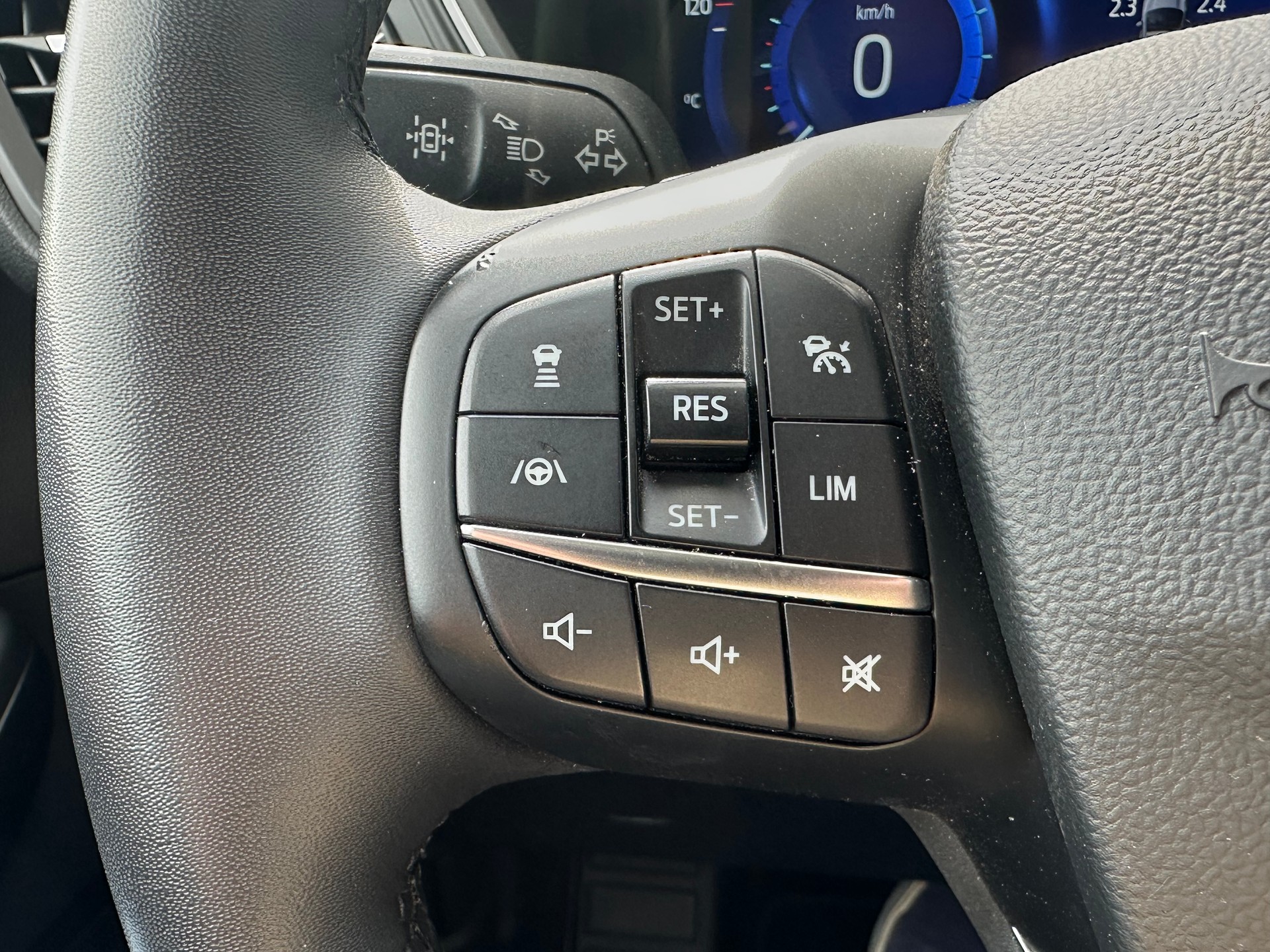 FORD Kuga 2.0 TDCi EcoBlue Titanium 4WD-image-14