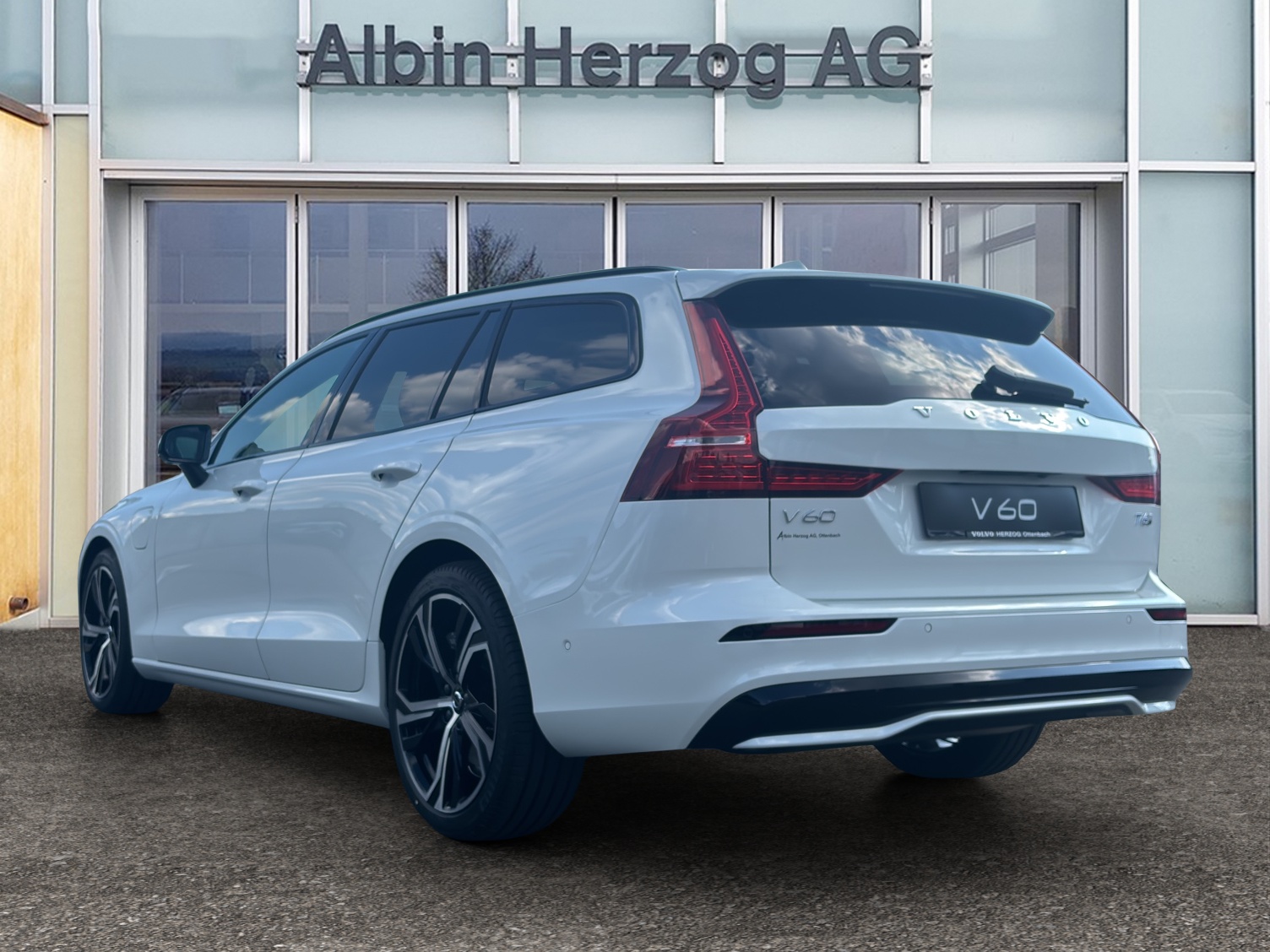 VOLVO V60 2.0 T6 TE Ultra Dark eAWD-image-2