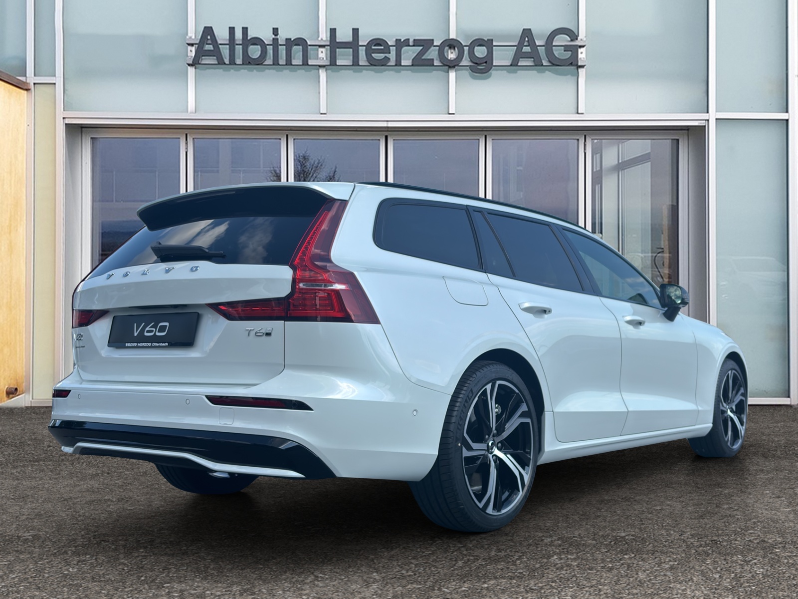 VOLVO V60 2.0 T6 TE Ultra Dark eAWD-image-3