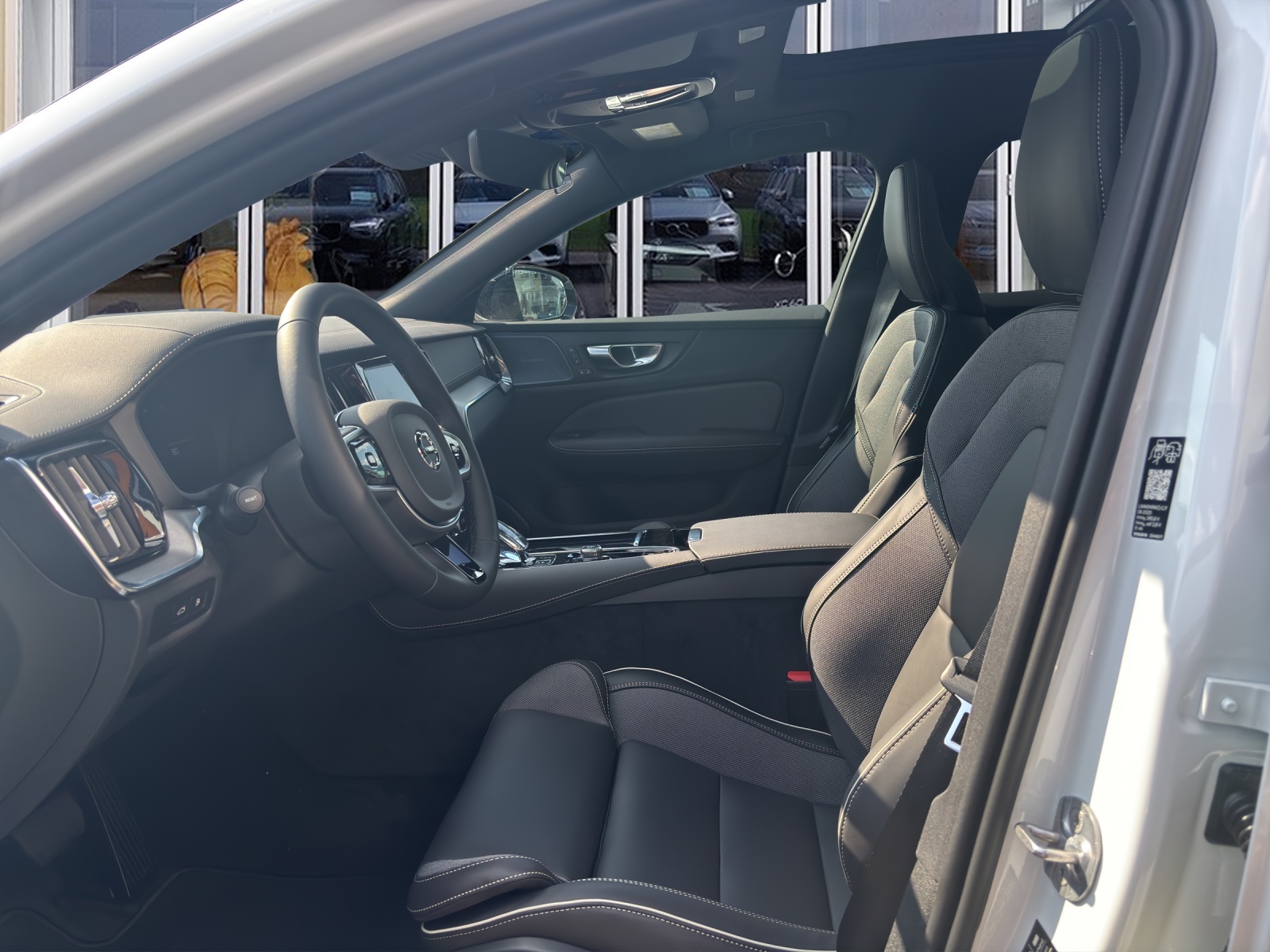 VOLVO V60 2.0 T6 TE Ultra Dark eAWD-image-8
