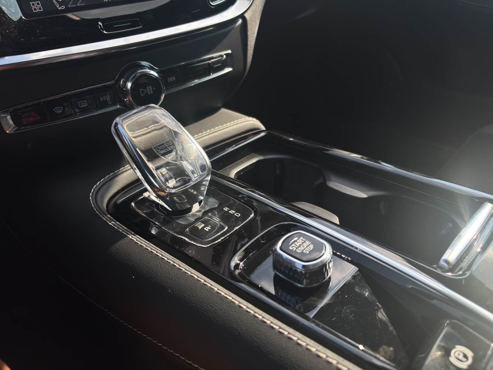 VOLVO V60 2.0 T6 TE Ultra Dark eAWD-image-13