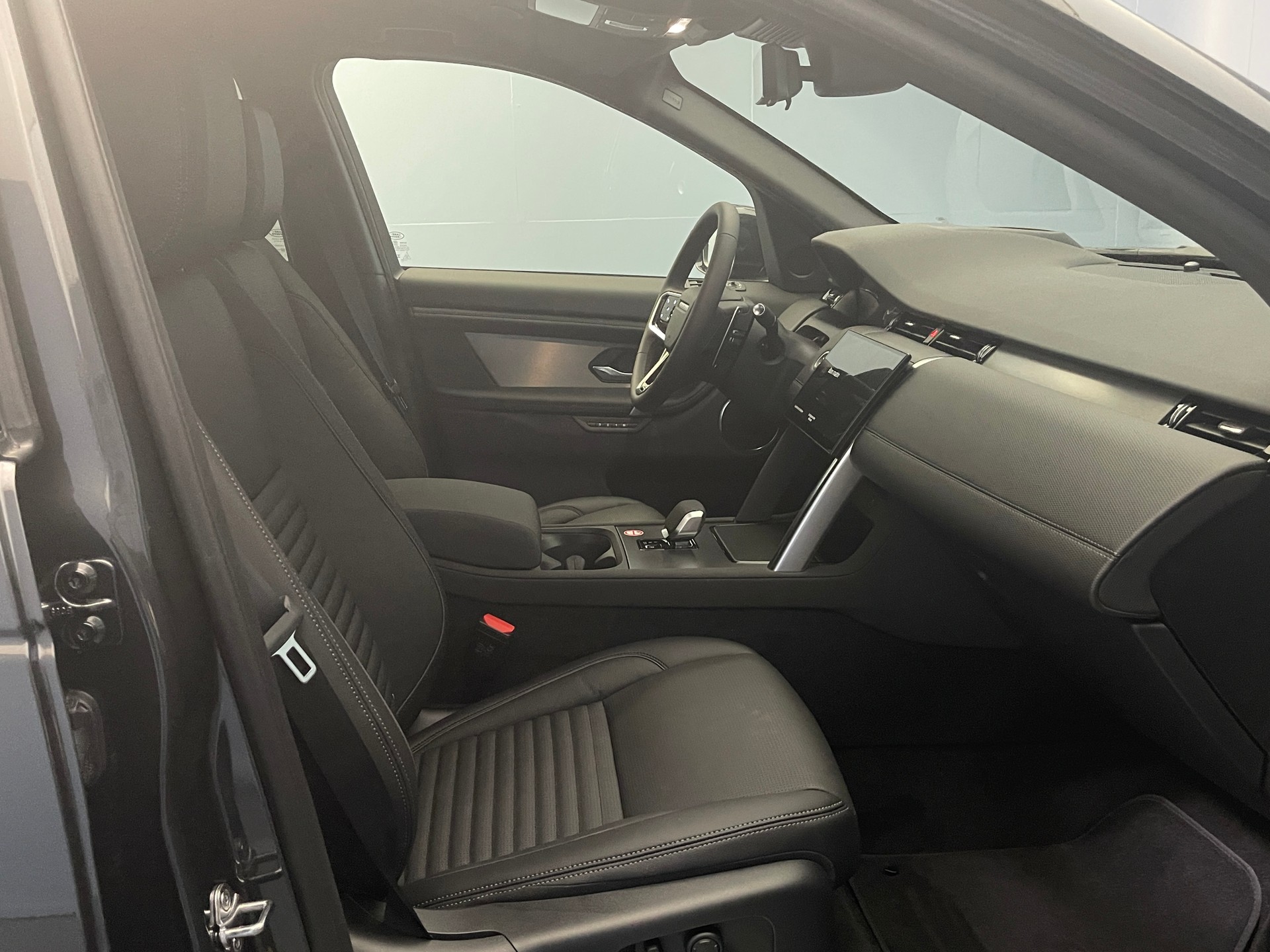 LAND ROVER Discovery Sport 1.5 T 270e Dynamic SE-image-7