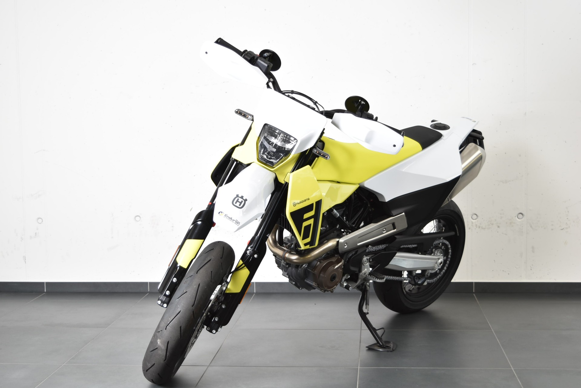 HUSQVARNA 701 Supermoto-showroom-element-1