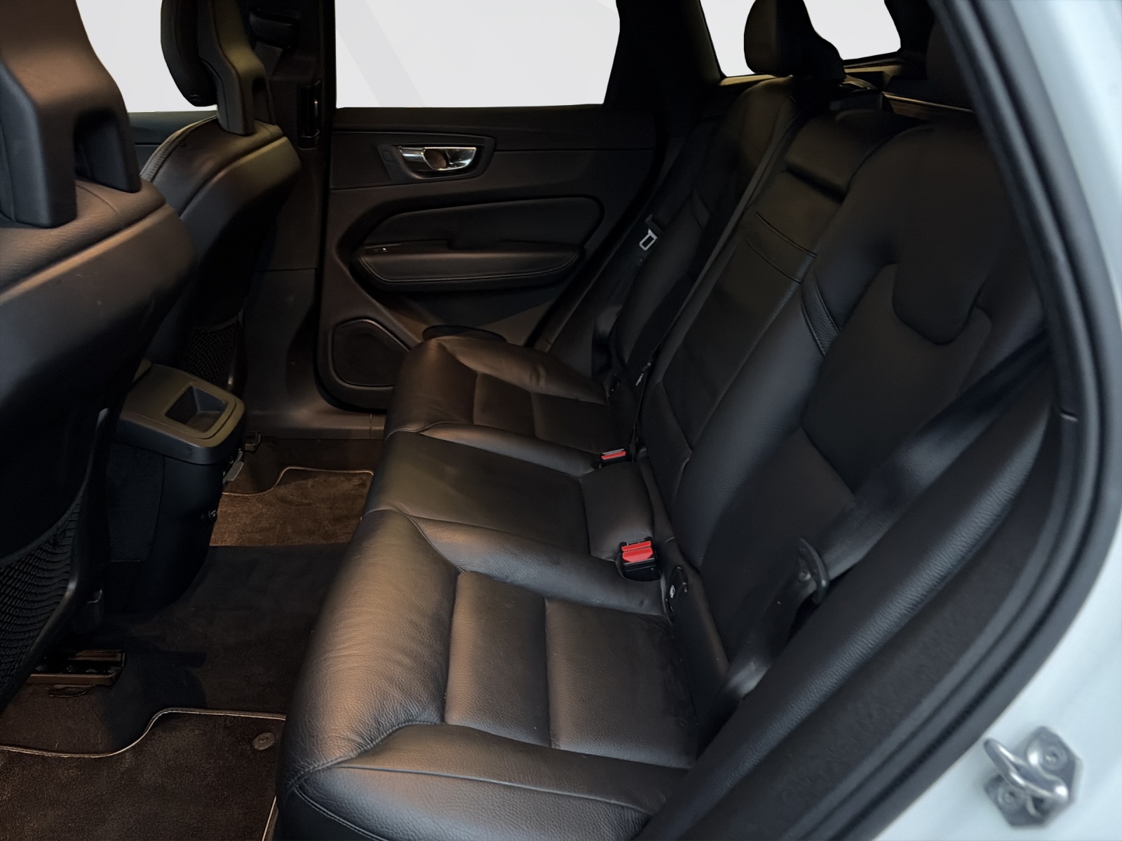 VOLVO XC60 2.0 T6 R-Design AWD-image-15