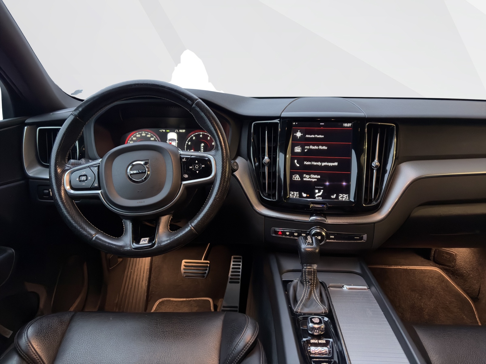 VOLVO XC60 2.0 T6 R-Design AWD-image-9