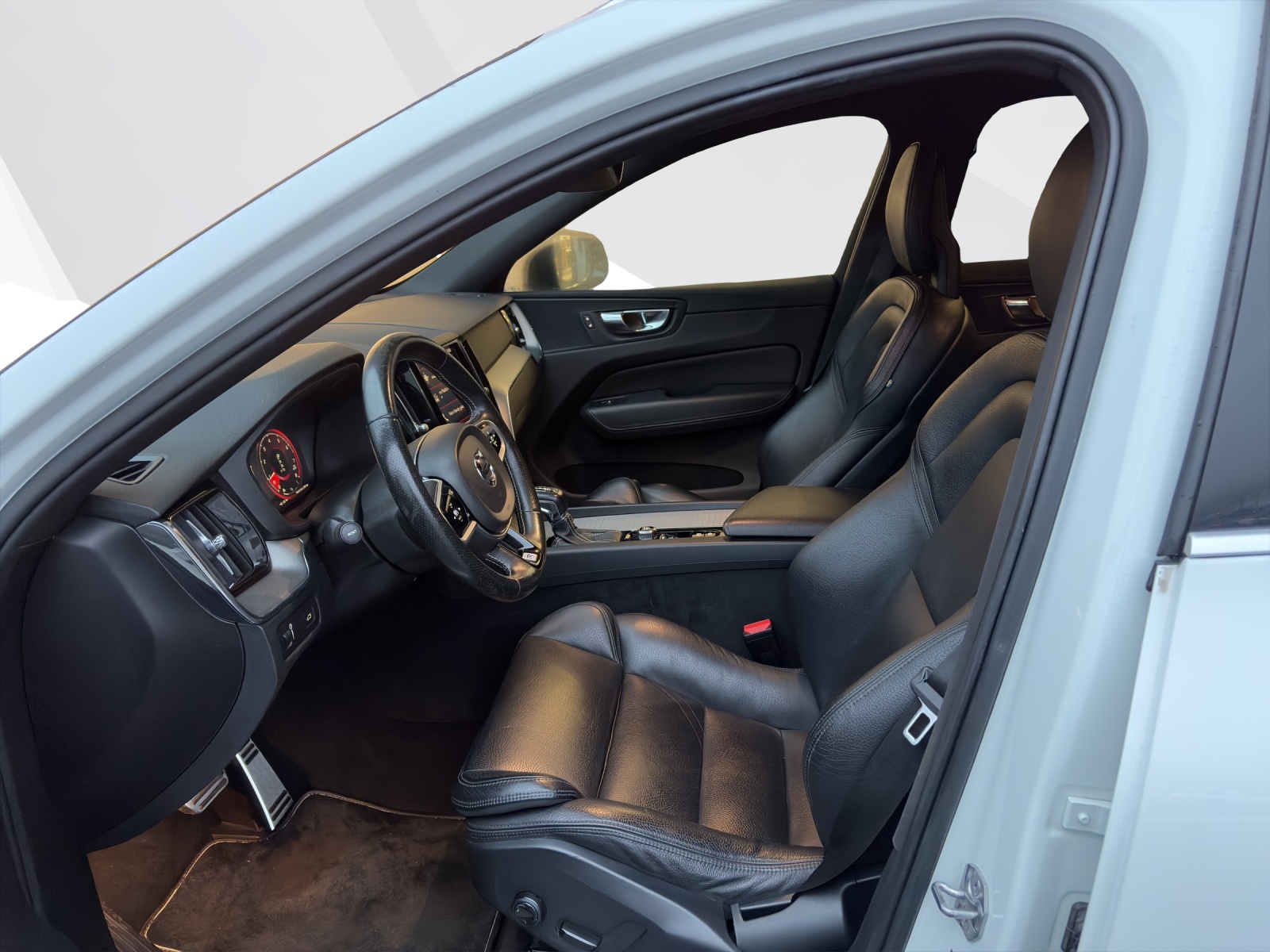 VOLVO XC60 2.0 T6 R-Design AWD-image-8