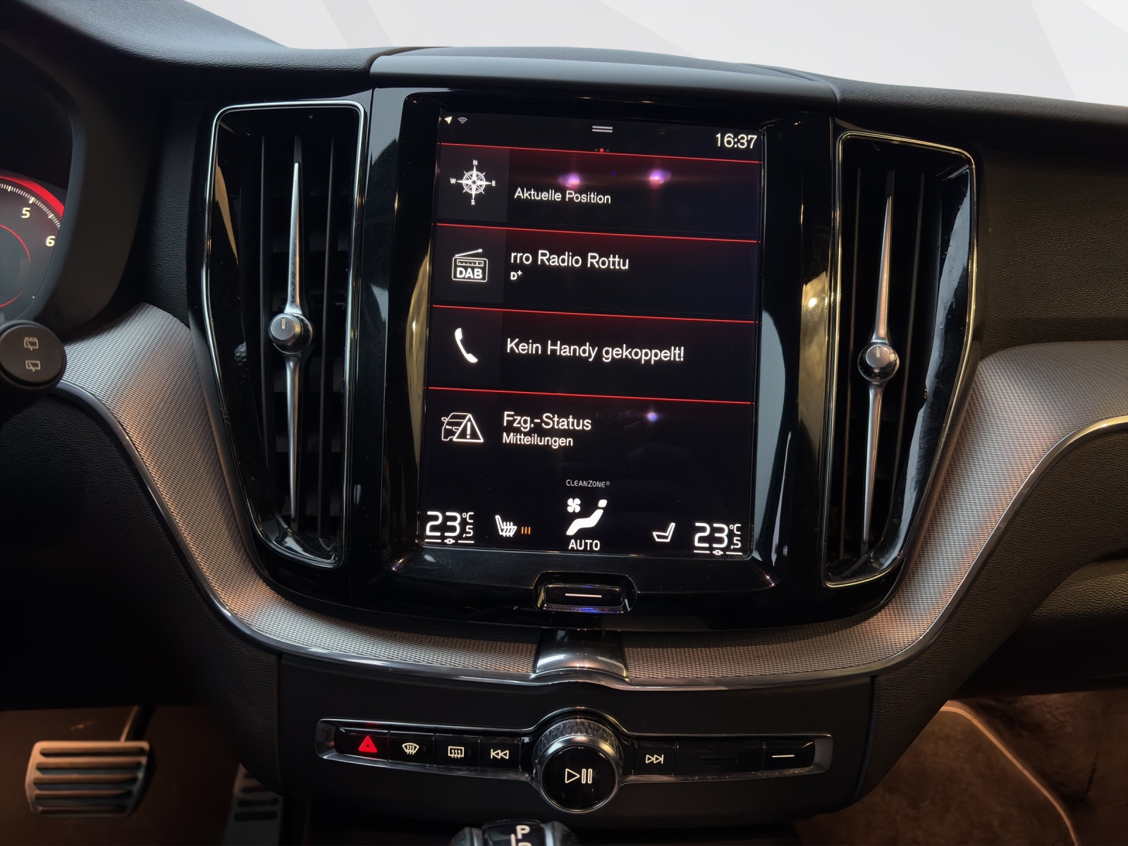 VOLVO XC60 2.0 T6 R-Design AWD-image-12