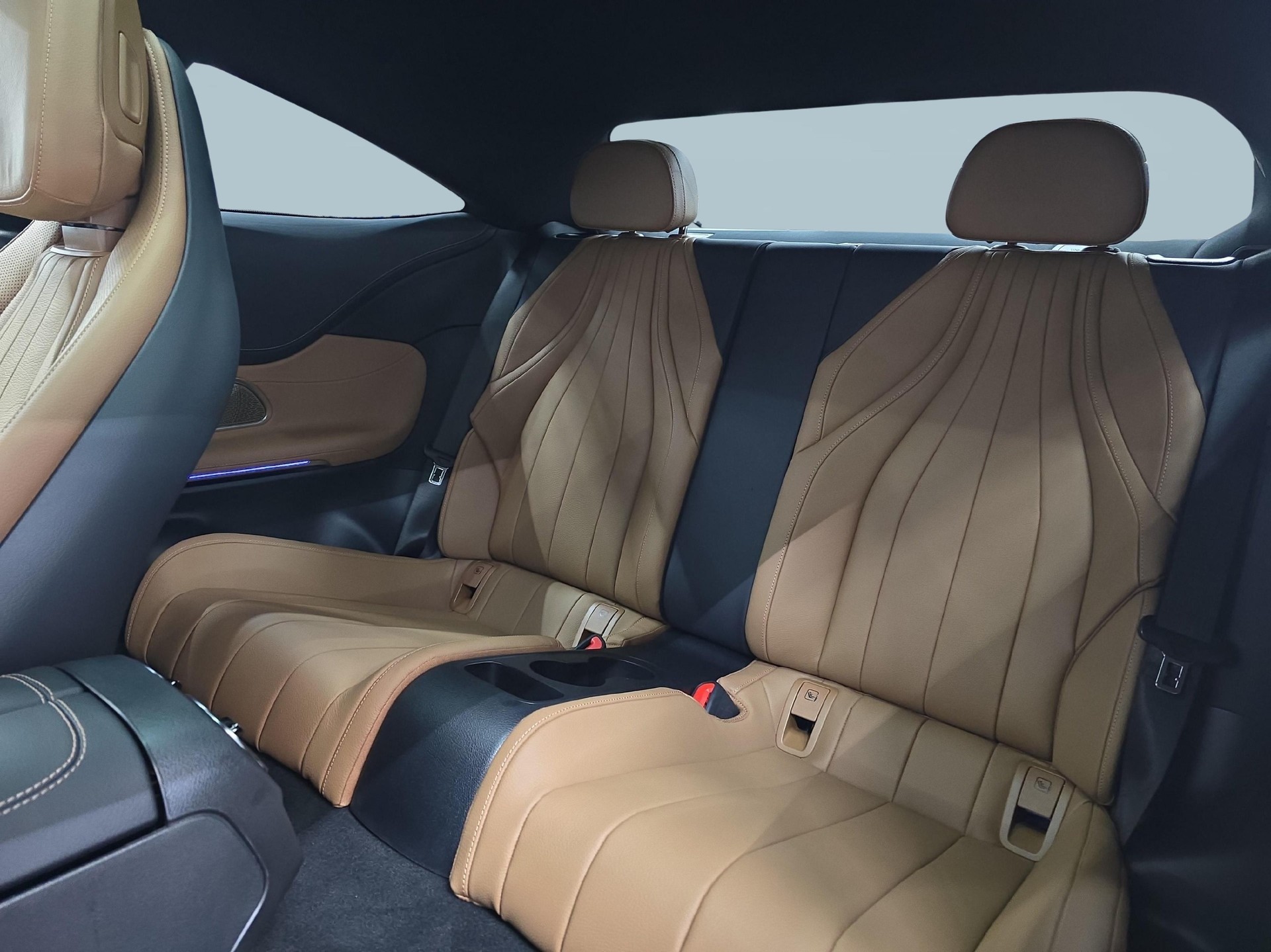 MERCEDES-BENZ CLE 200 4MATIC Coupé AMG Line-image-6