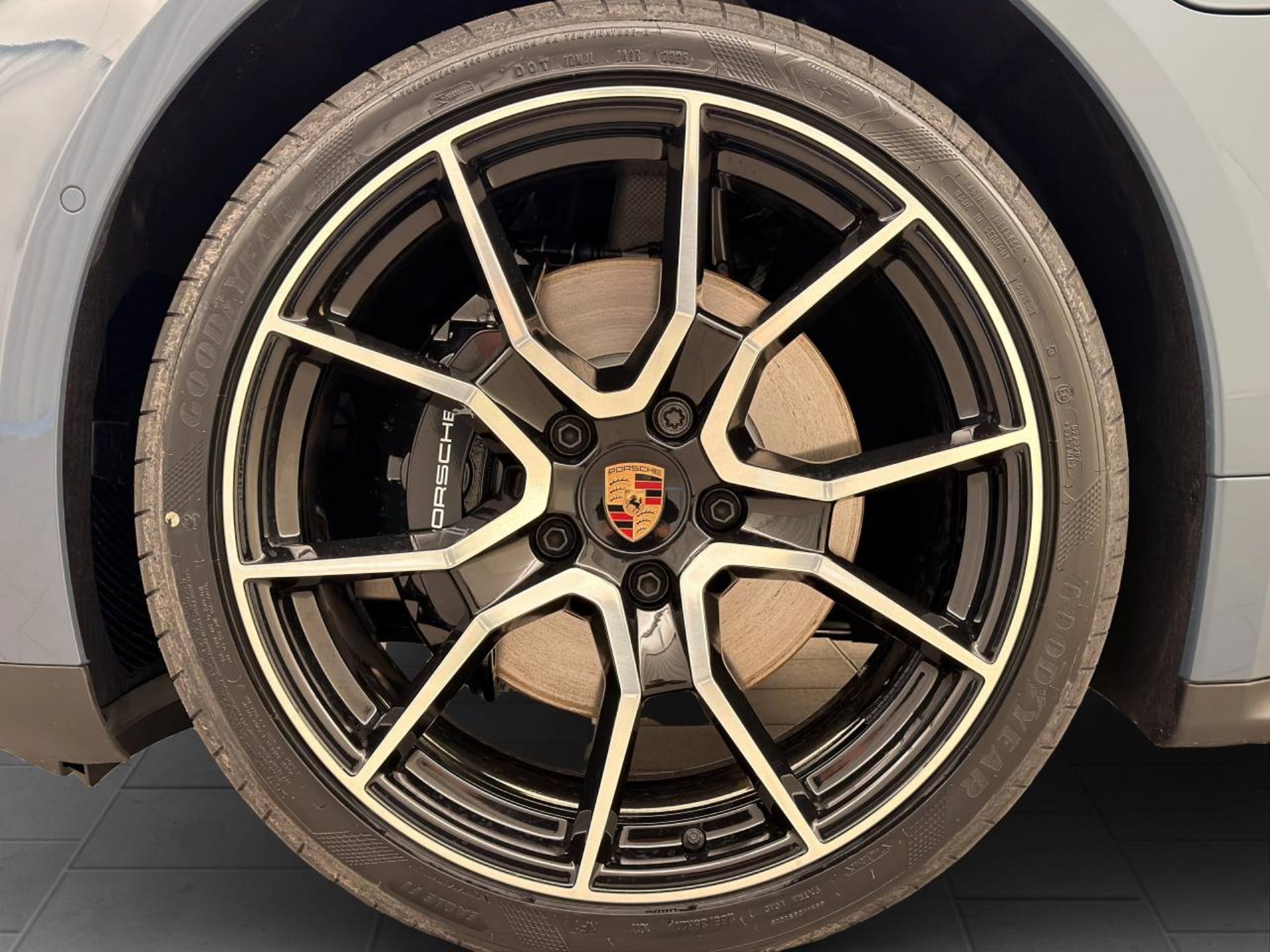PORSCHE Taycan 4S Sport Turismo Black Edition-image-11