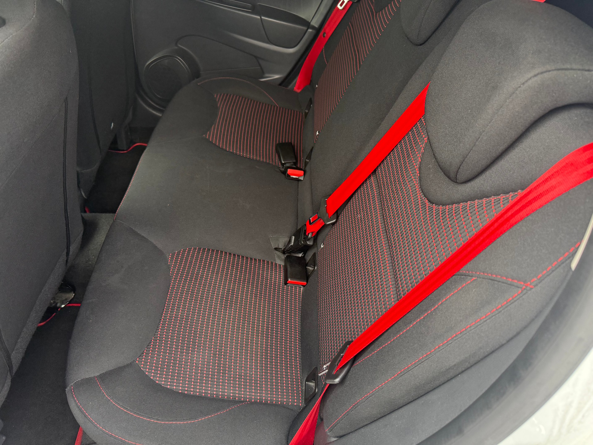 RENAULT Clio 1.6 T RS 200 EDC-image-4