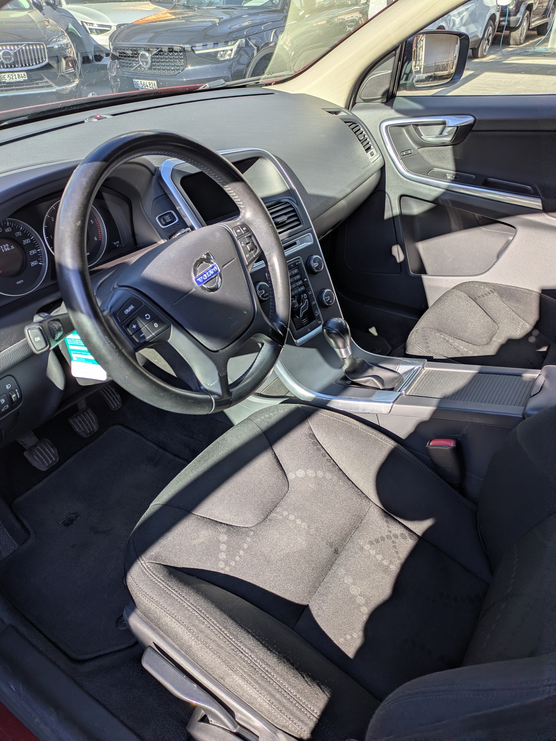 VOLVO XC60 2.4 D4 Kinetic AWD-image-8