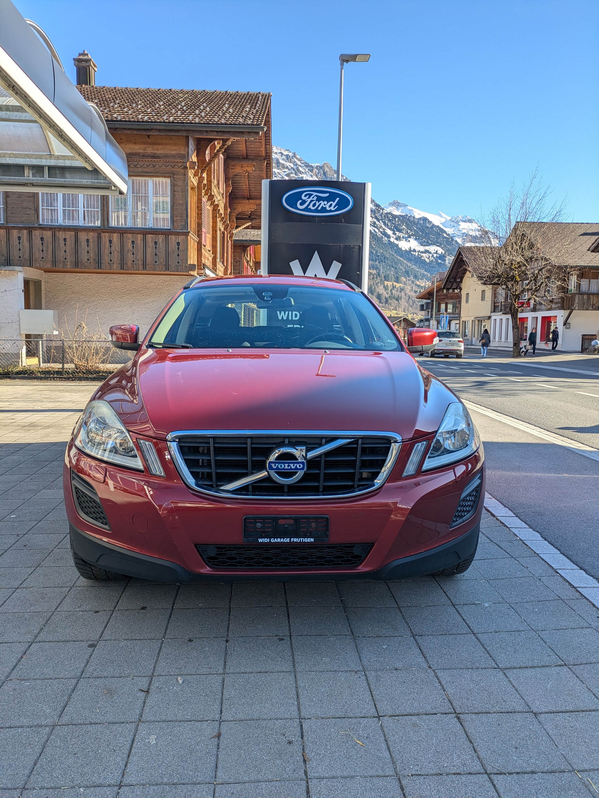 VOLVO XC60 2.4 D4 Kinetic AWD-showroom-element-1
