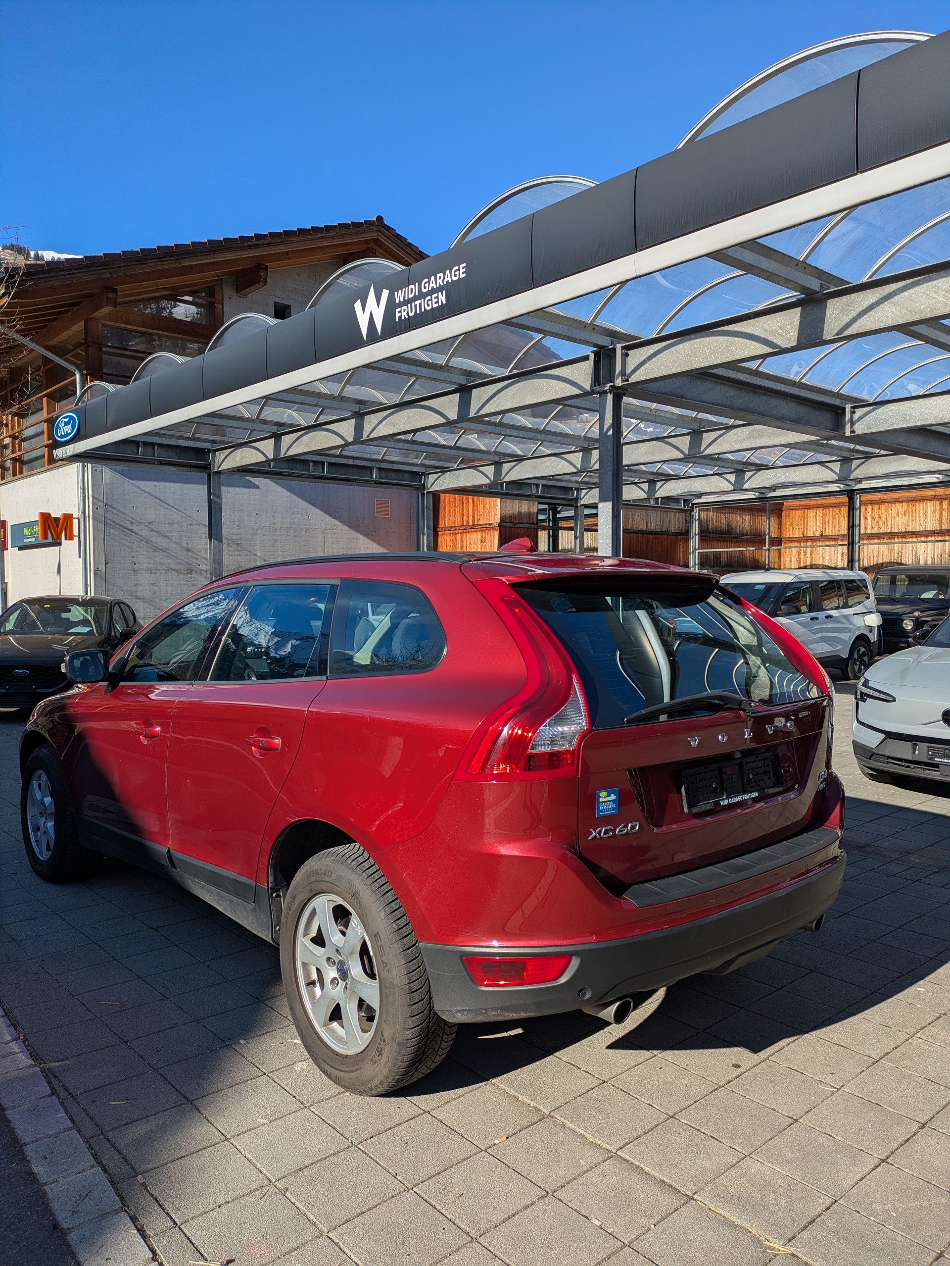 VOLVO XC60 2.4 D4 Kinetic AWD-showroom-element-3