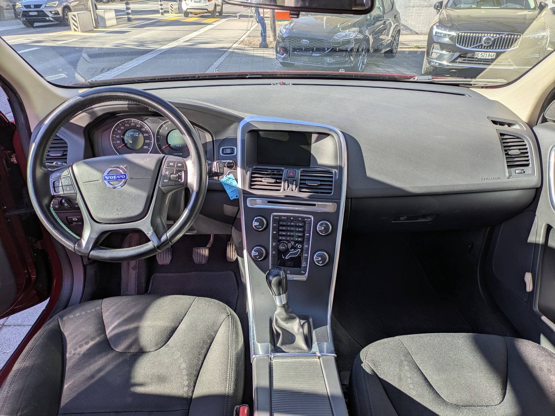 VOLVO XC60 2.4 D4 Kinetic AWD-image-6