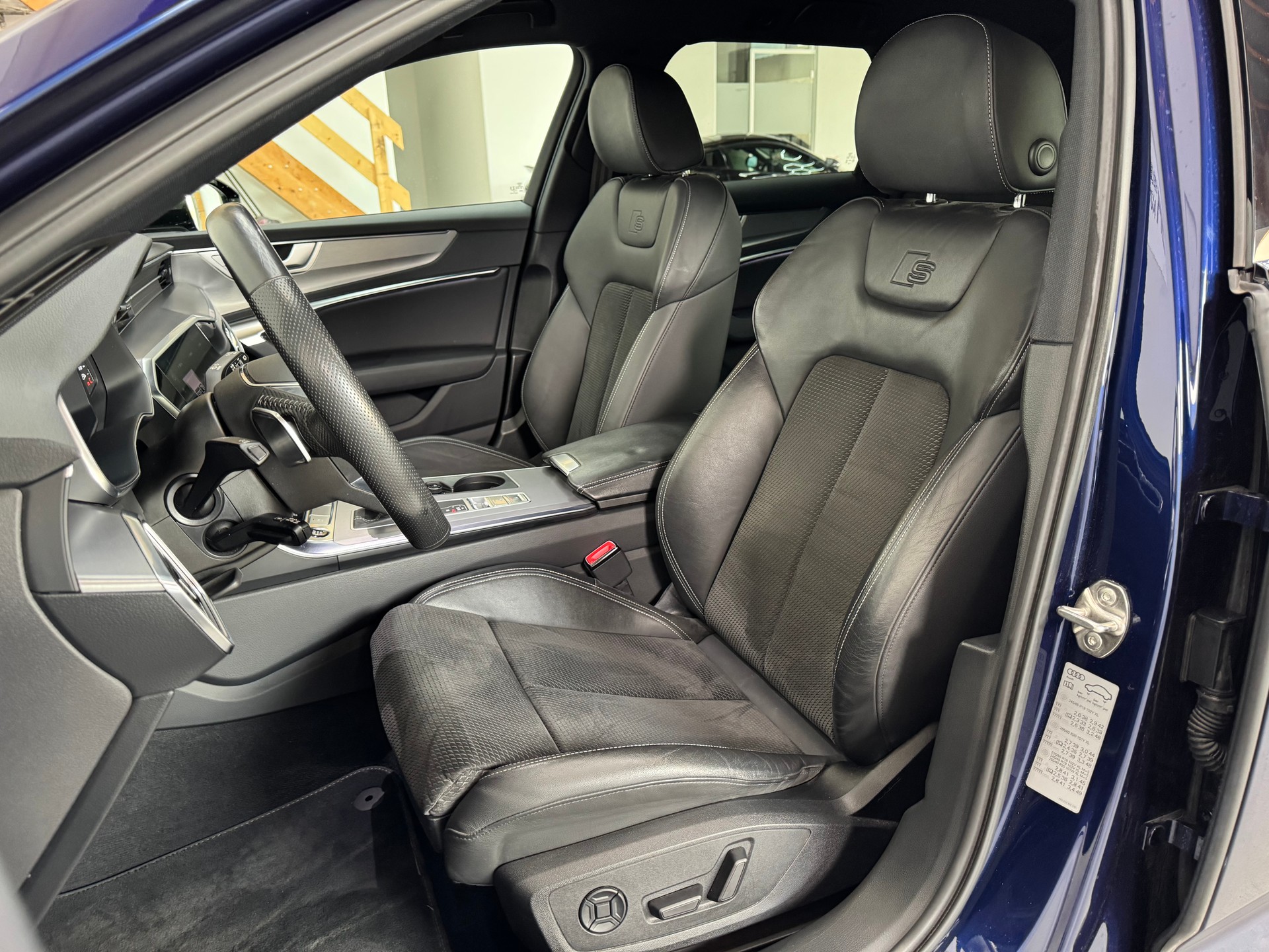 AUDI A6 Avant 55 TFSIe Sport quattro S-tronic-image-9