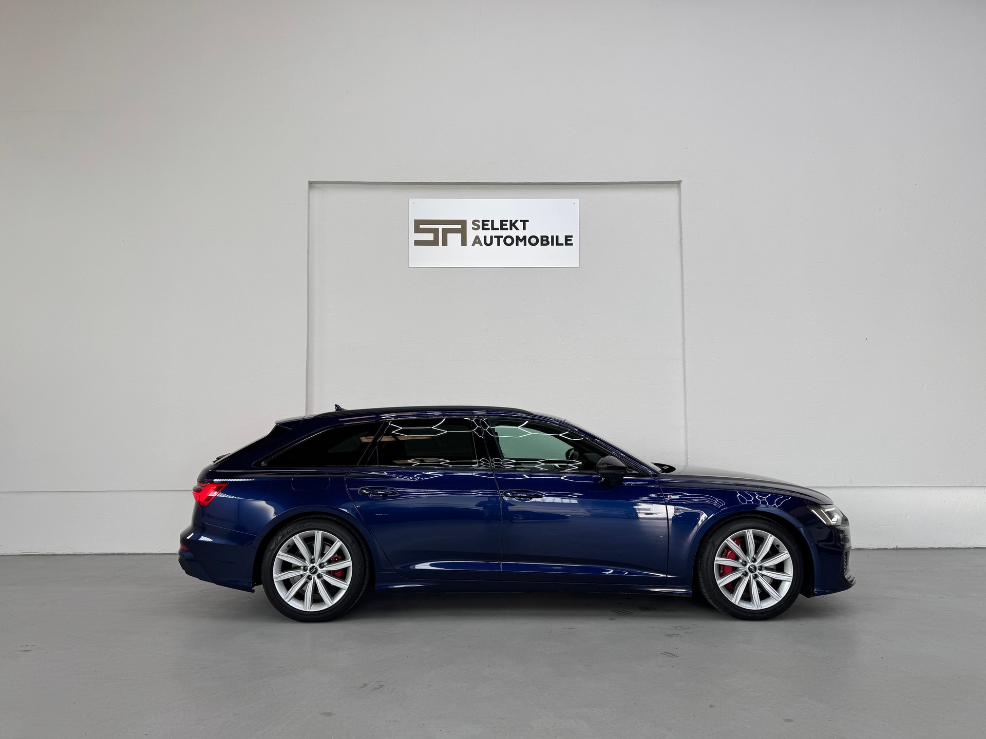 AUDI A6 Avant 55 TFSIe Sport quattro S-tronic-image-6