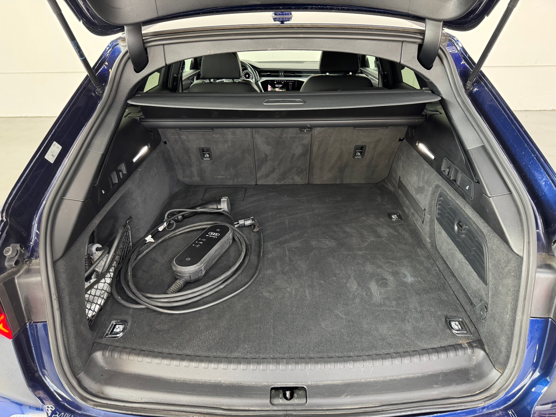 AUDI A6 Avant 55 TFSIe Sport quattro S-tronic-image-25