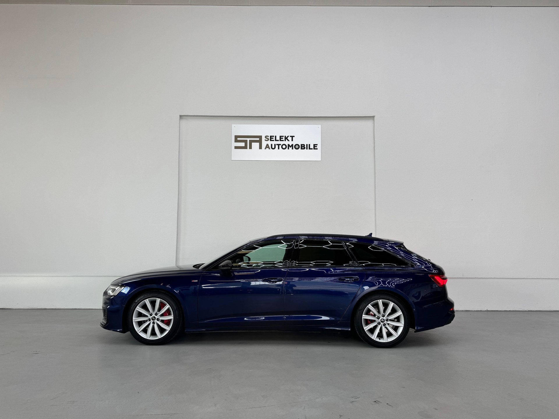 AUDI A6 Avant 55 TFSIe Sport quattro S-tronic-showroom-element-3