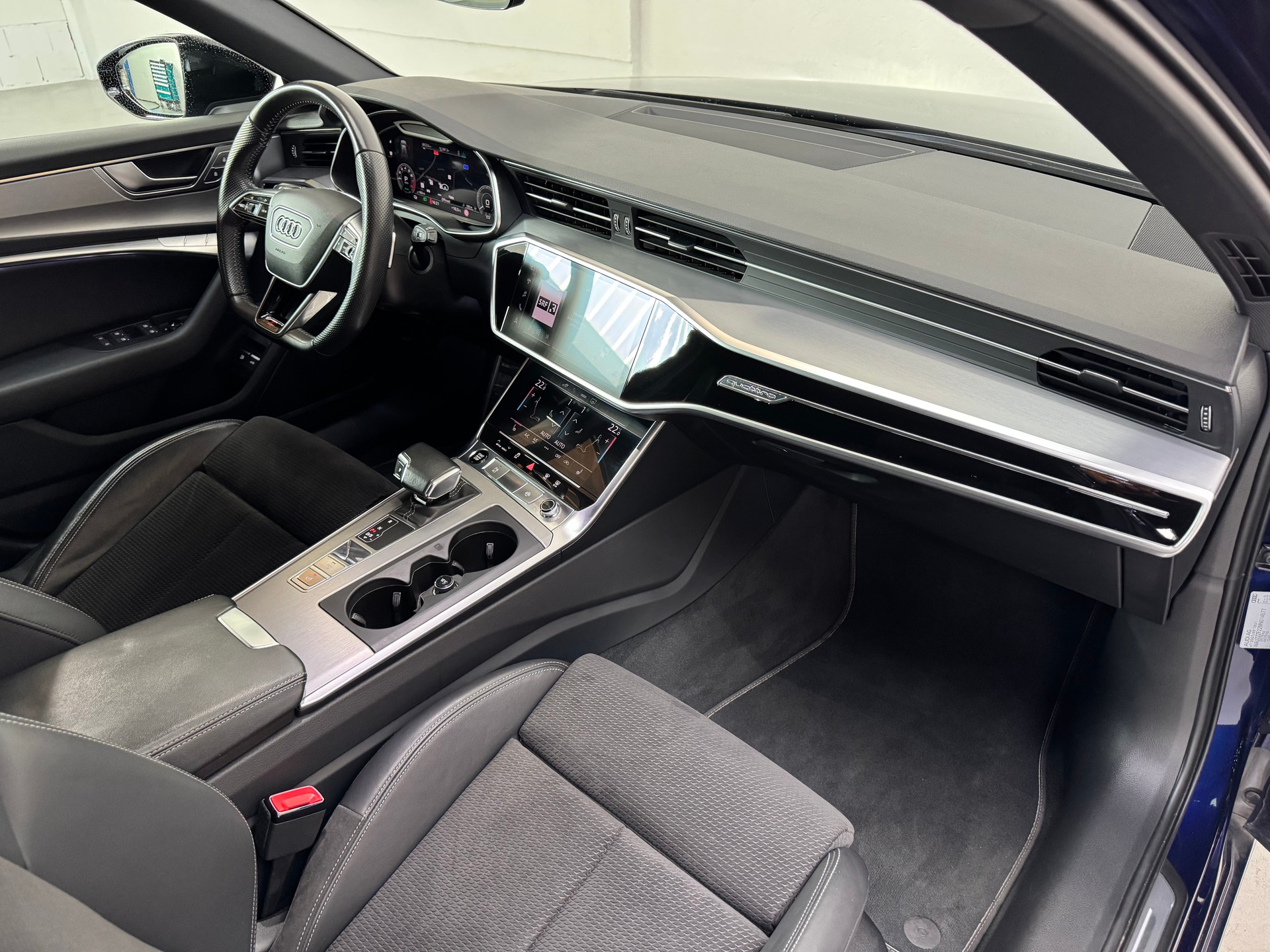 AUDI A6 Avant 55 TFSIe Sport quattro S-tronic-image-11