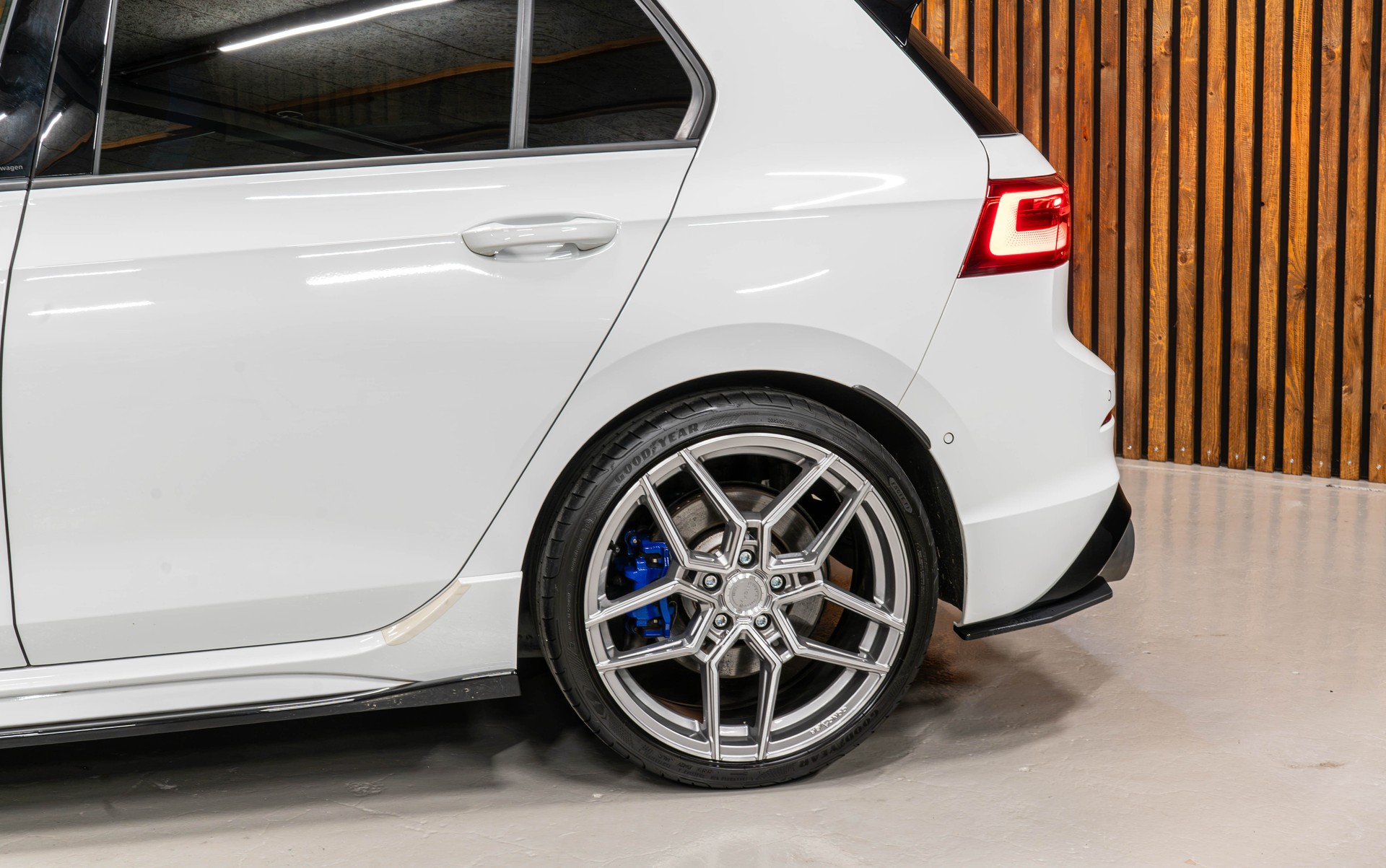 VW Golf VIII 2.0 TSI R DSG 4motion-image-5