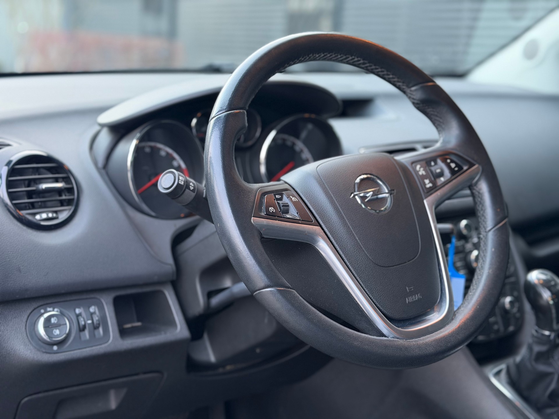 OPEL Meriva 1.4 Turbo Cosmo-image-11