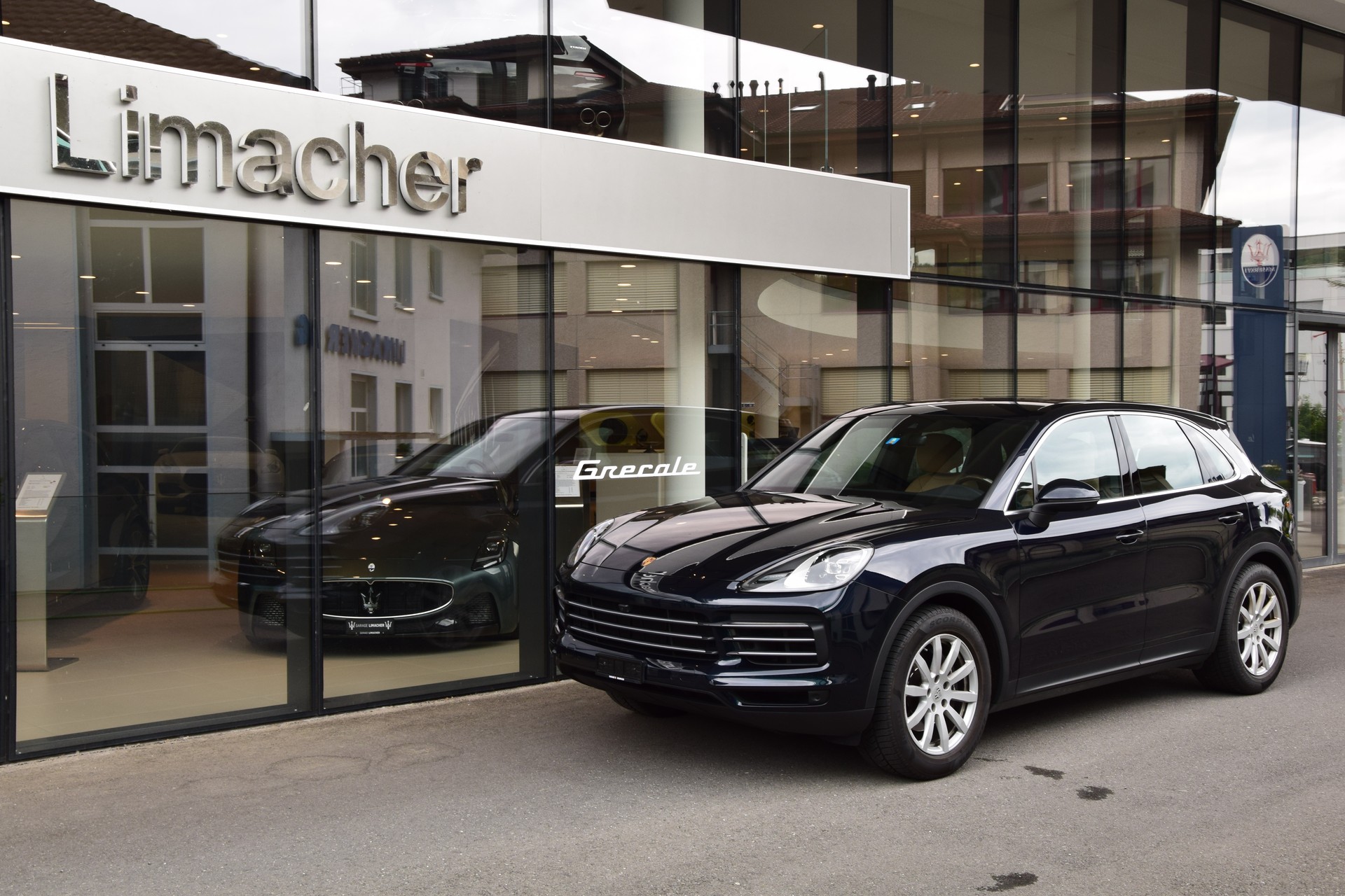 PORSCHE Cayenne-image-0