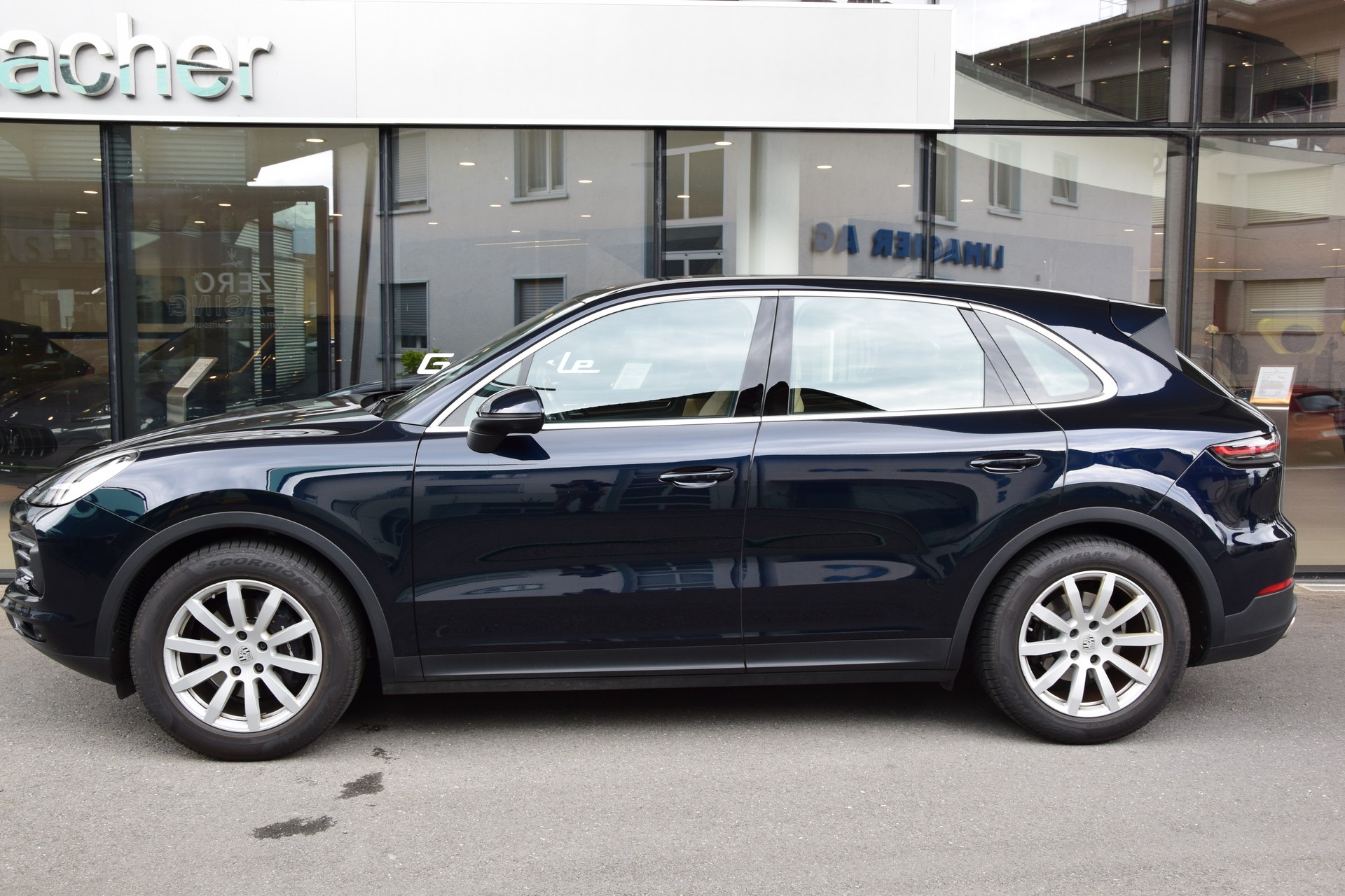 PORSCHE Cayenne-image-3