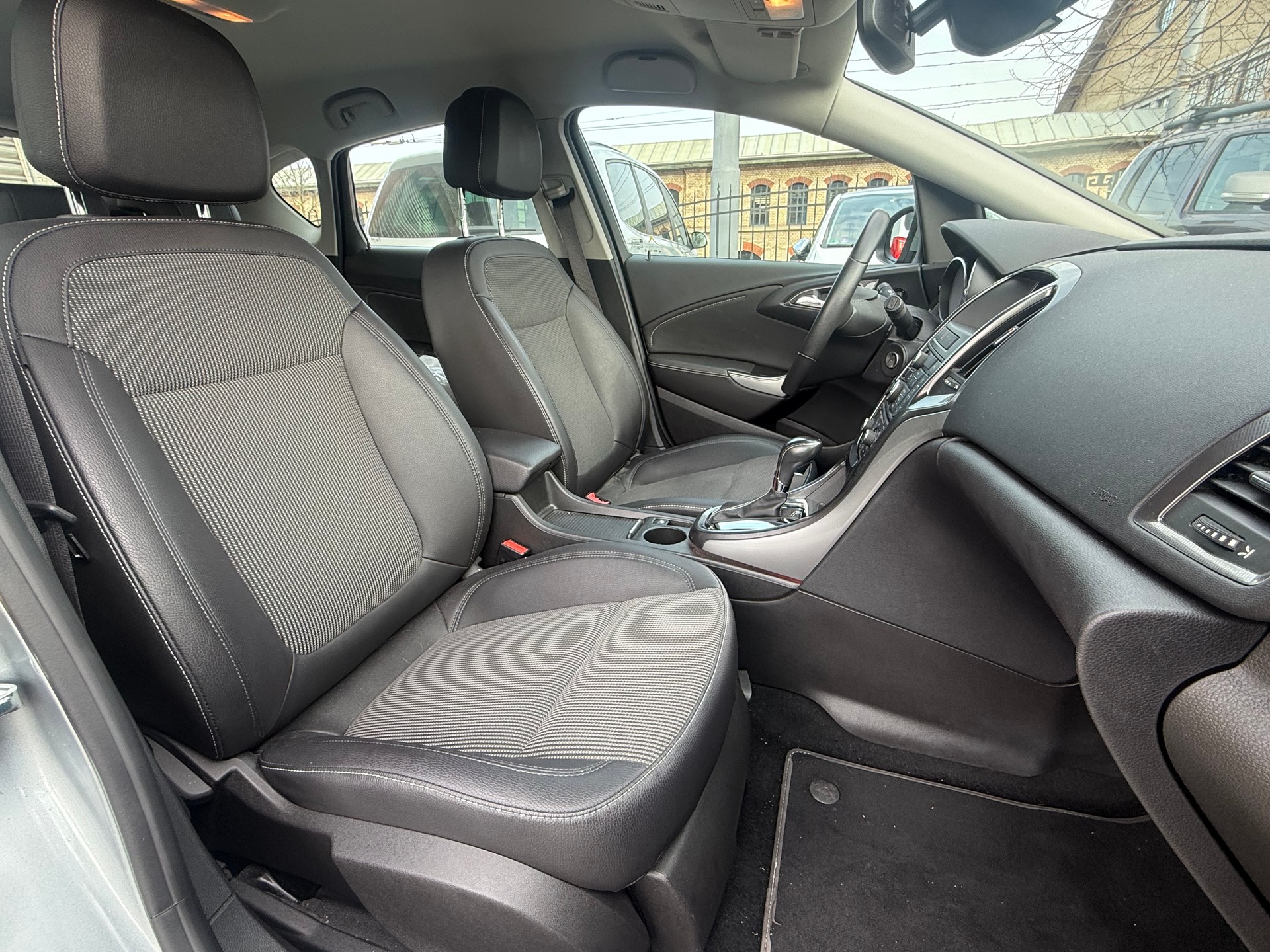 OPEL Astra 1.6i 16V Turbo Cosmo Automatic-image-10