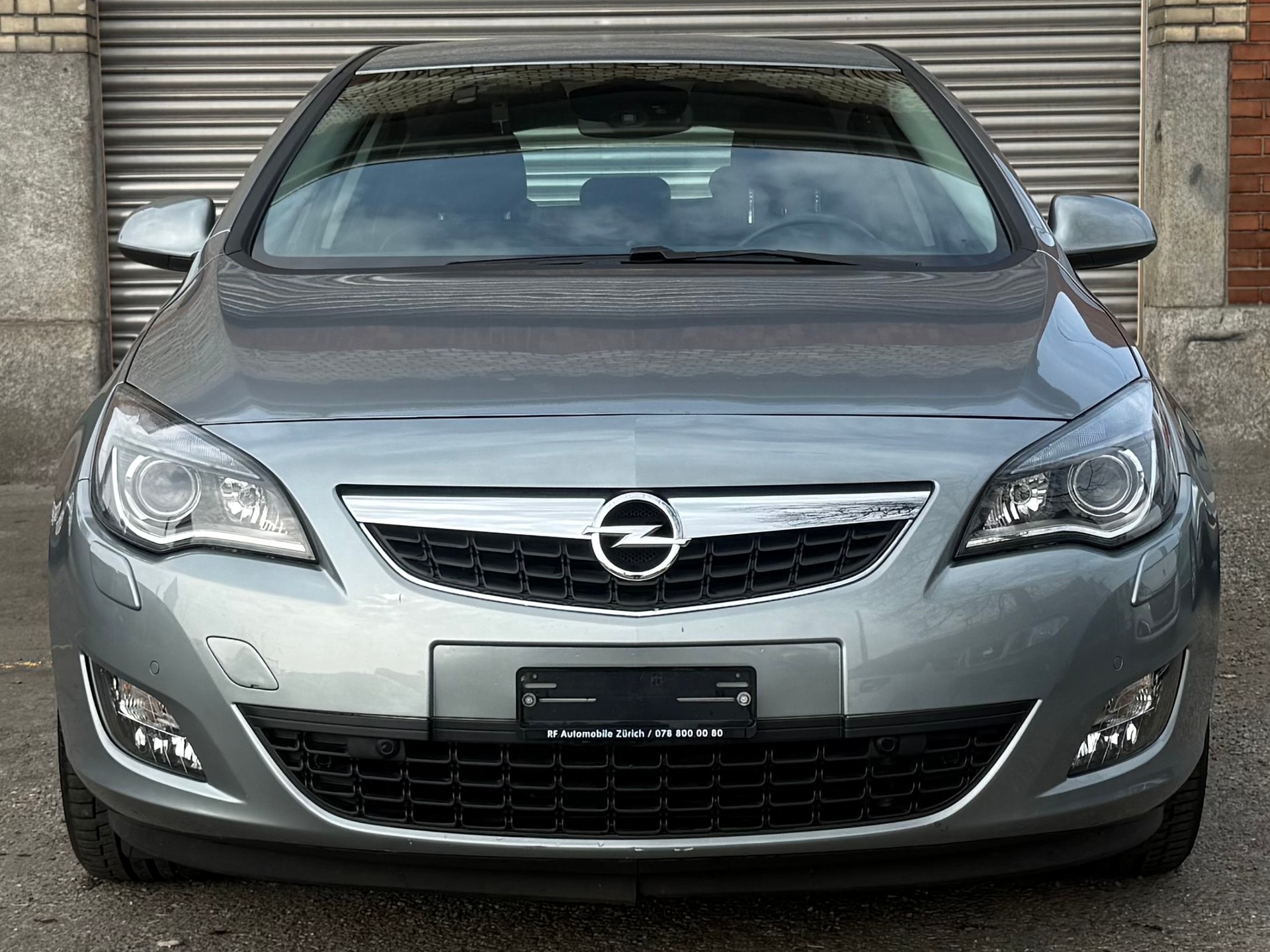 OPEL Astra 1.6i 16V Turbo Cosmo Automatic-image-1