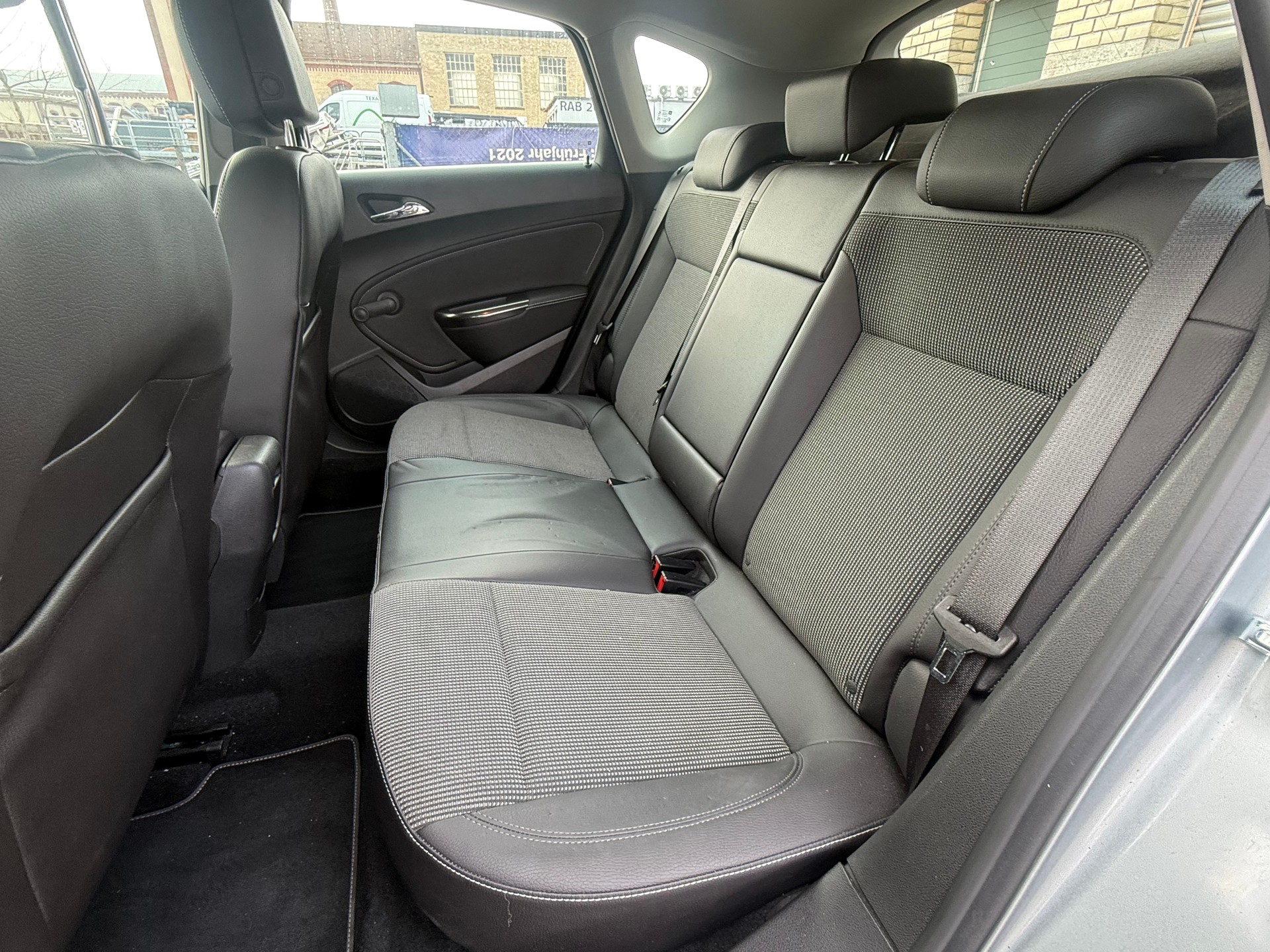 OPEL Astra 1.6i 16V Turbo Cosmo Automatic-image-11