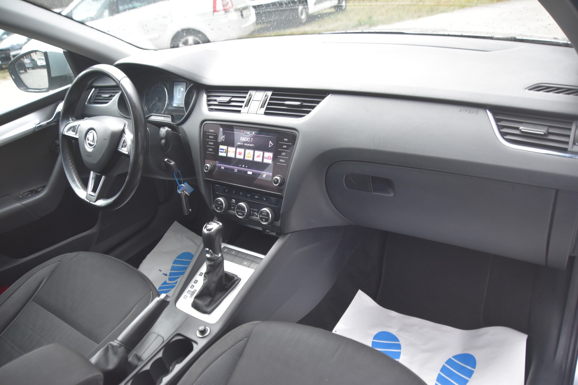 SKODA Octavia Combi 2.0 TDI Ambition DSG-image-10