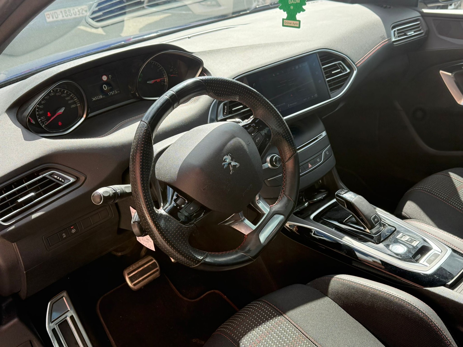 PEUGEOT 308 1.2 Pure Tech GT Line EAT8-image-10