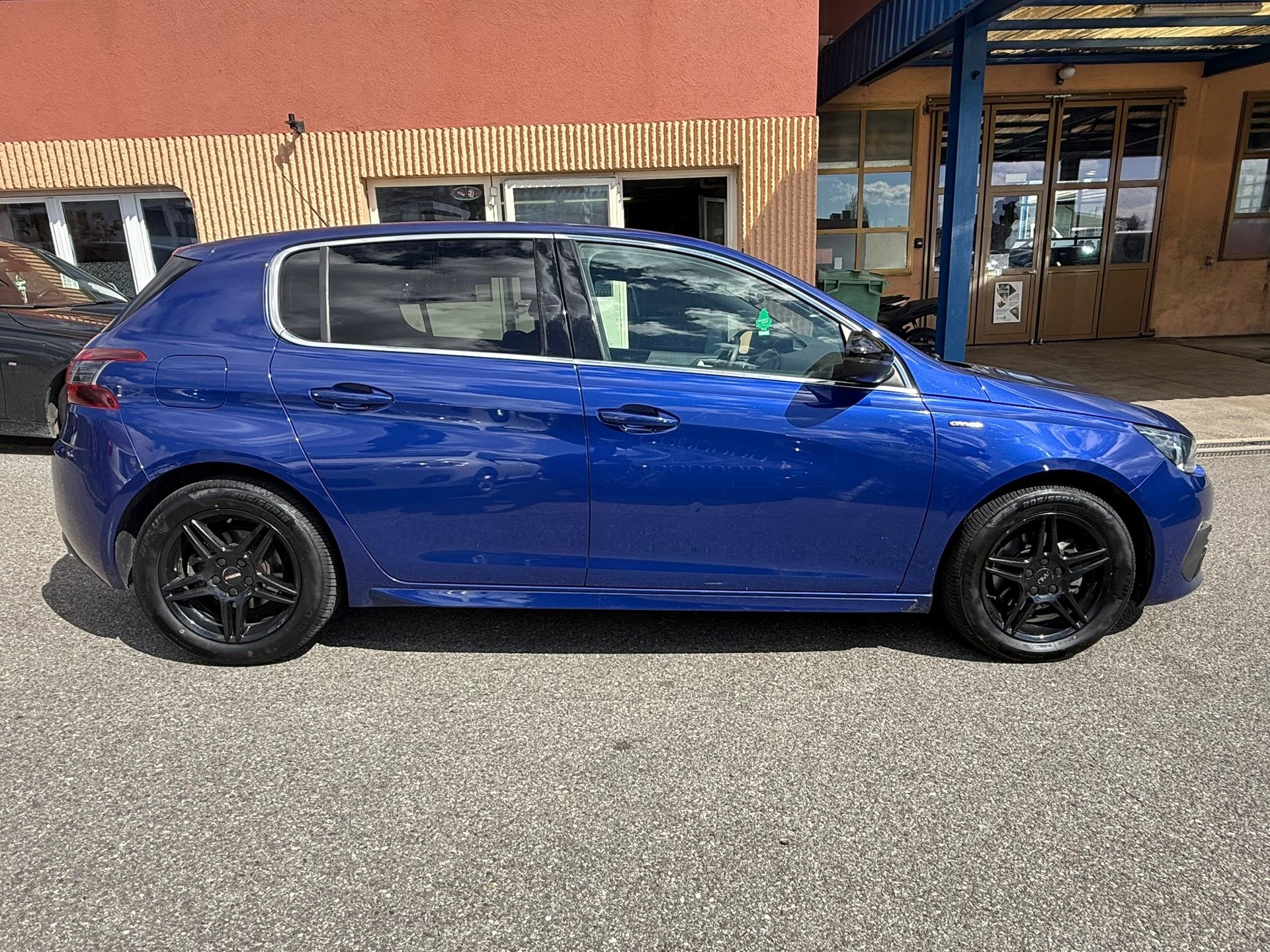 PEUGEOT 308 1.2 Pure Tech GT Line EAT8-image-5