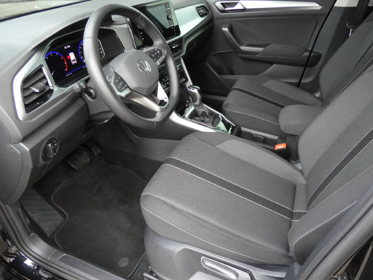 VW T-Roc 1.5 TSI Life United DSG-image-8