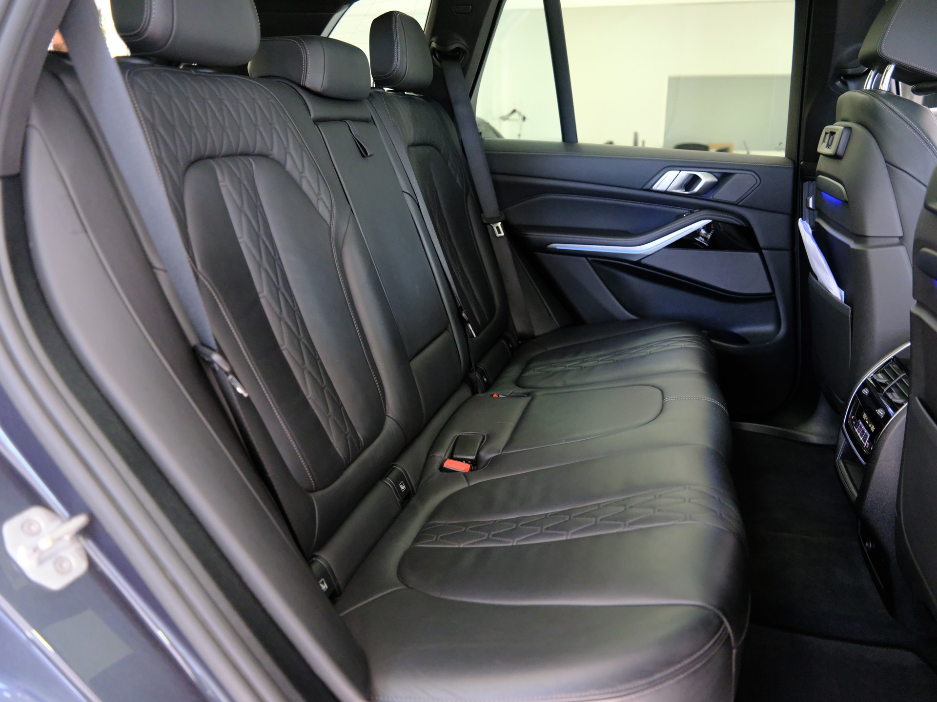 BMW X5 xDrive M50i Steptronic-image-16