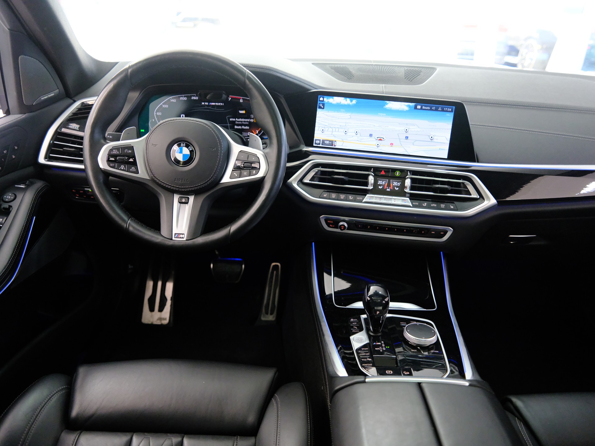BMW X5 xDrive M50i Steptronic-image-12