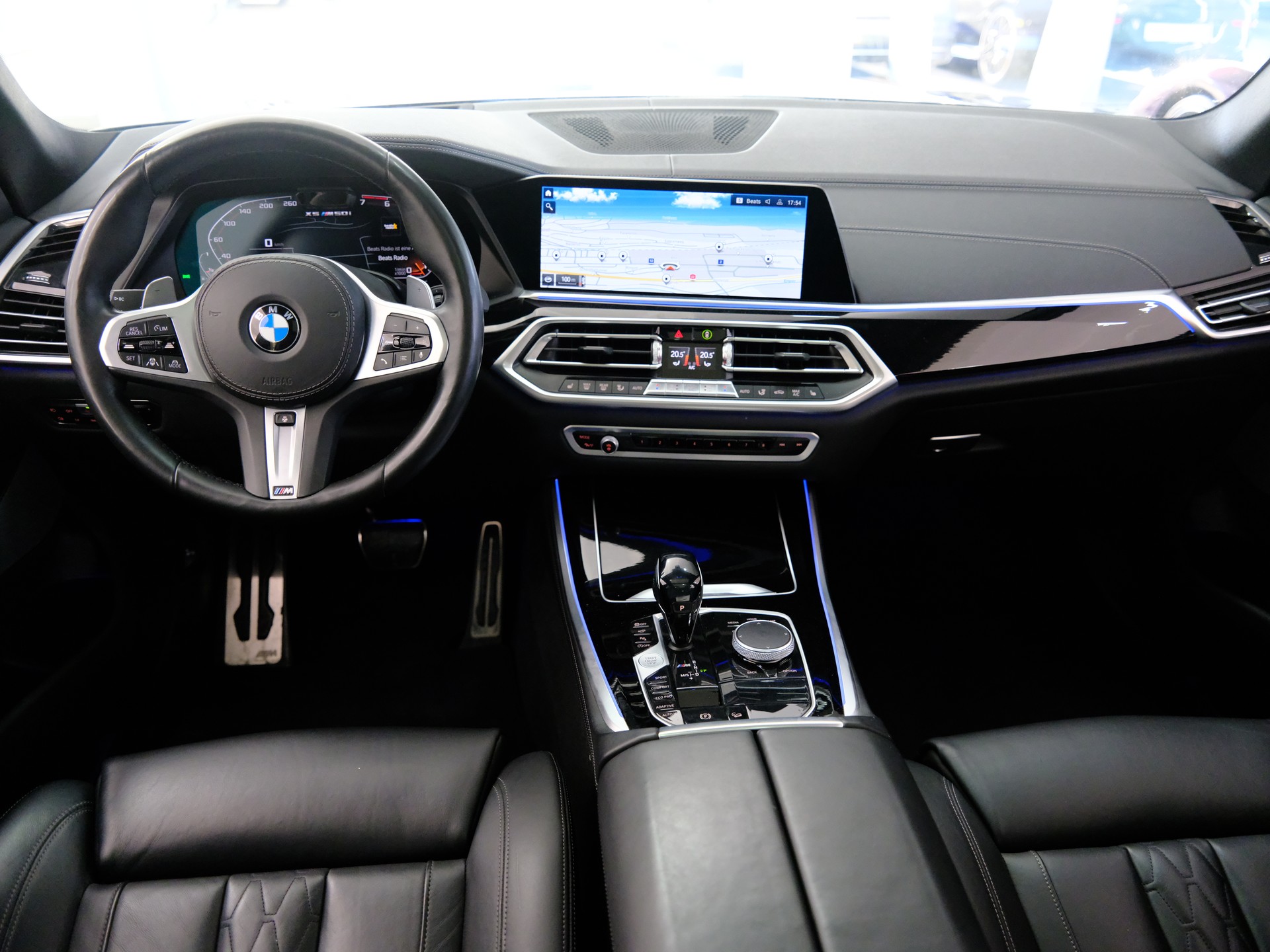 BMW X5 xDrive M50i Steptronic-image-13