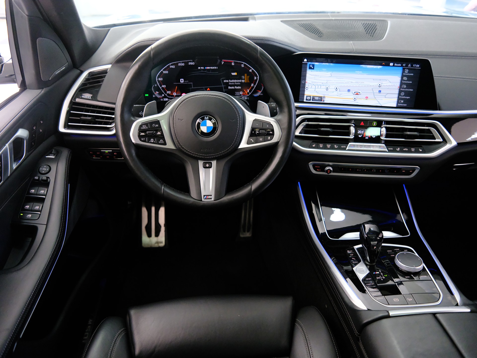 BMW X5 xDrive M50i Steptronic-image-11